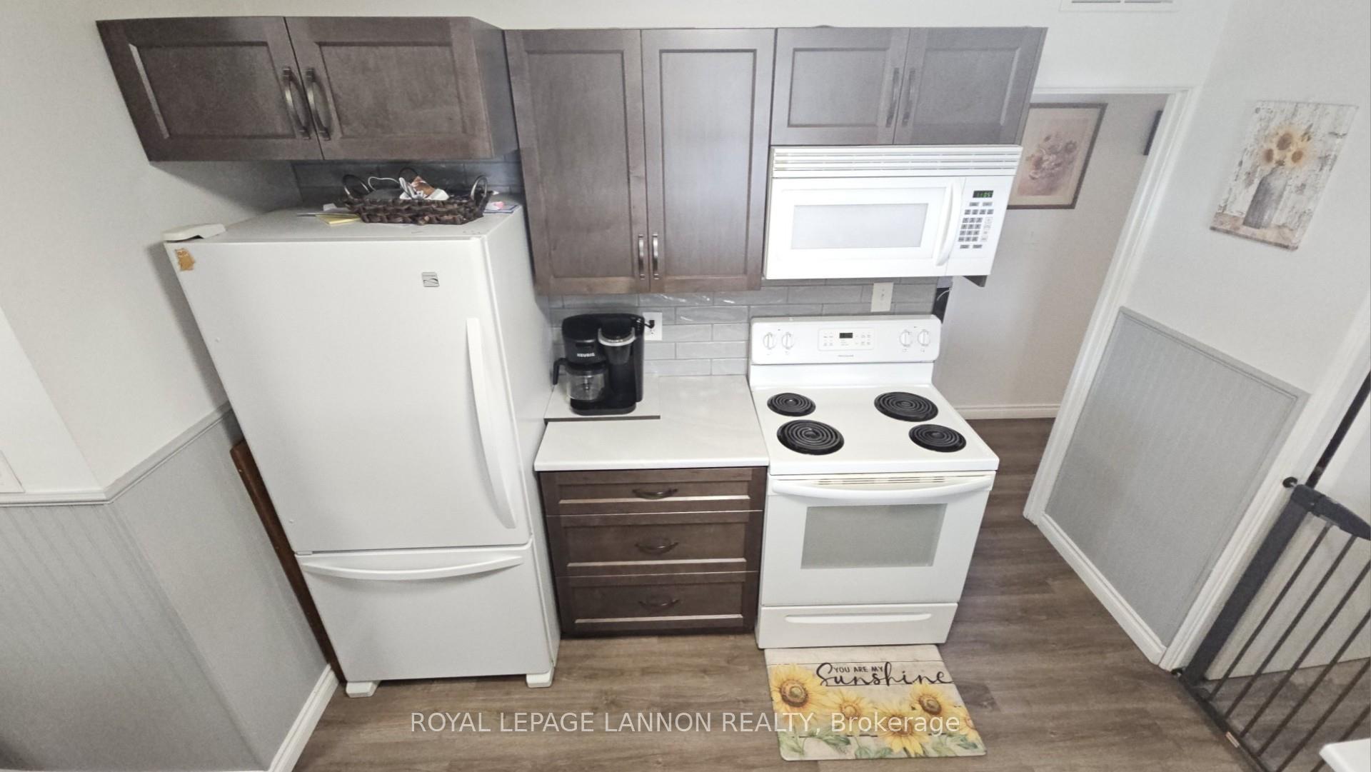 Photo 8 of 1820 Hamilton Avenue, Thunder Bay, Hyde Park — HOMEH