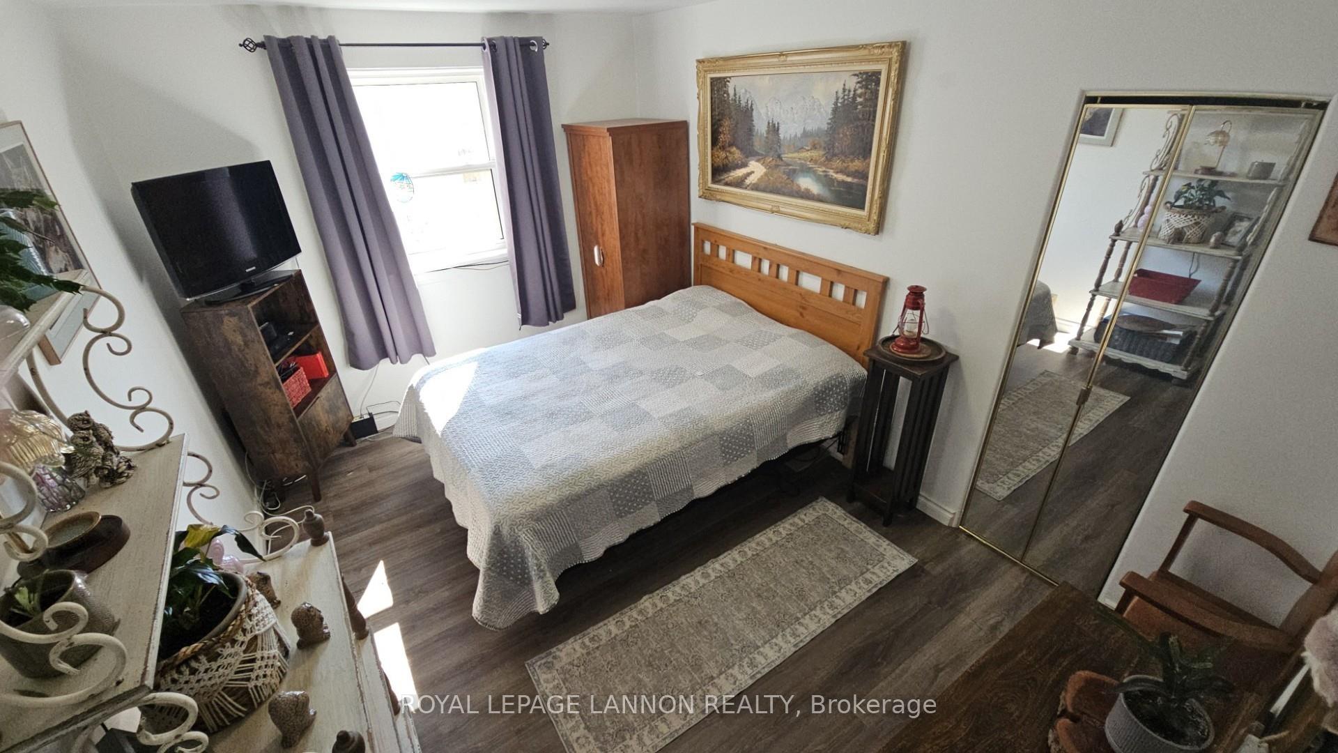 Photo 10 of 1820 Hamilton Avenue, Thunder Bay, Hyde Park — HOMEH