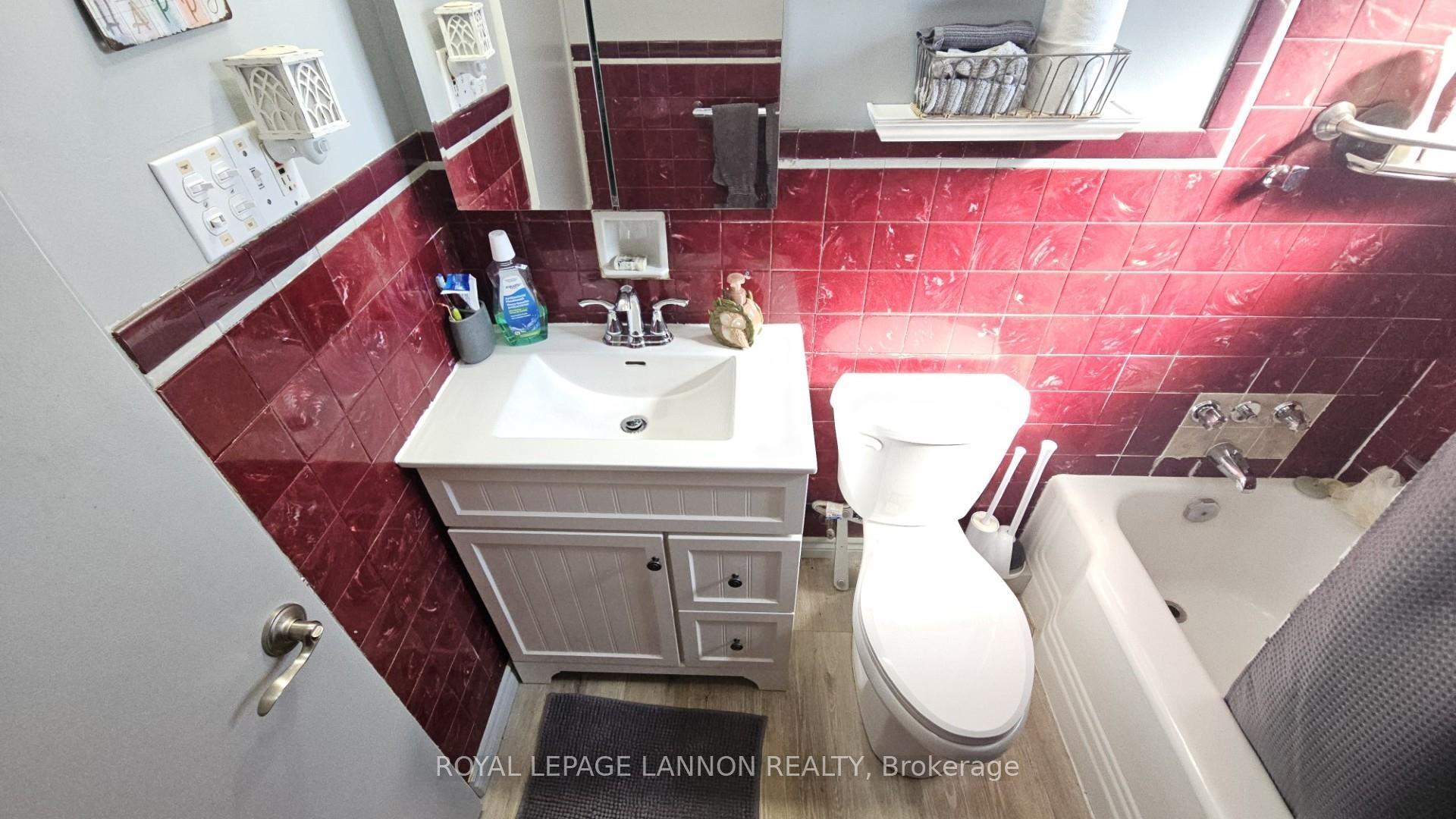 Photo 19 of 1820 Hamilton Avenue, Thunder Bay, Hyde Park — HOMEH