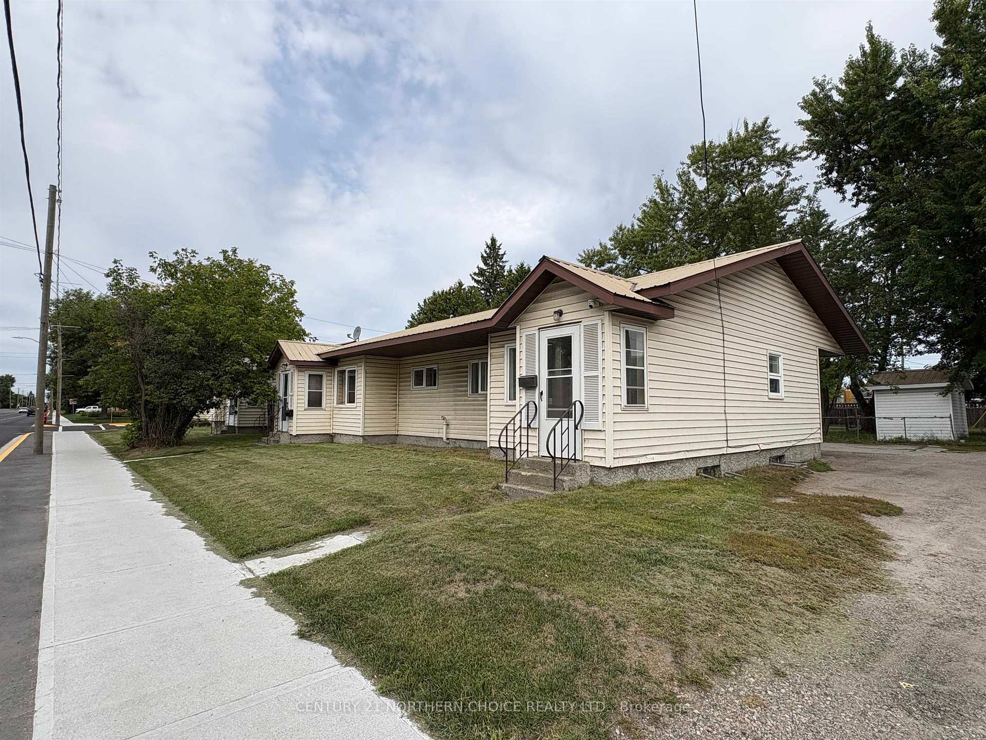 Photo 2 of 160-166 Third Street W, Fort Frances, TB-401 — HOMEH