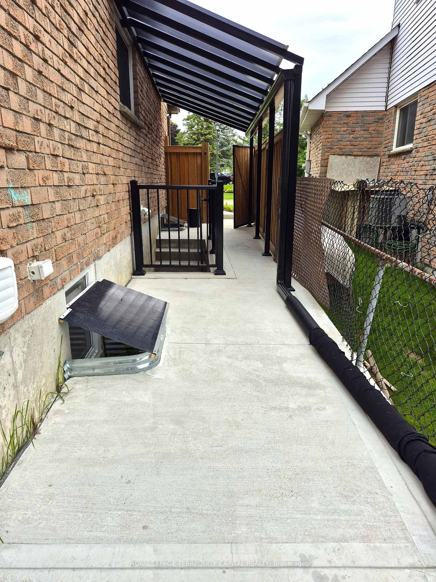 Photo 4 of Unit Lower, 58 Carlson Drive, Newmarket, Gorham-College Manor — HOMEH