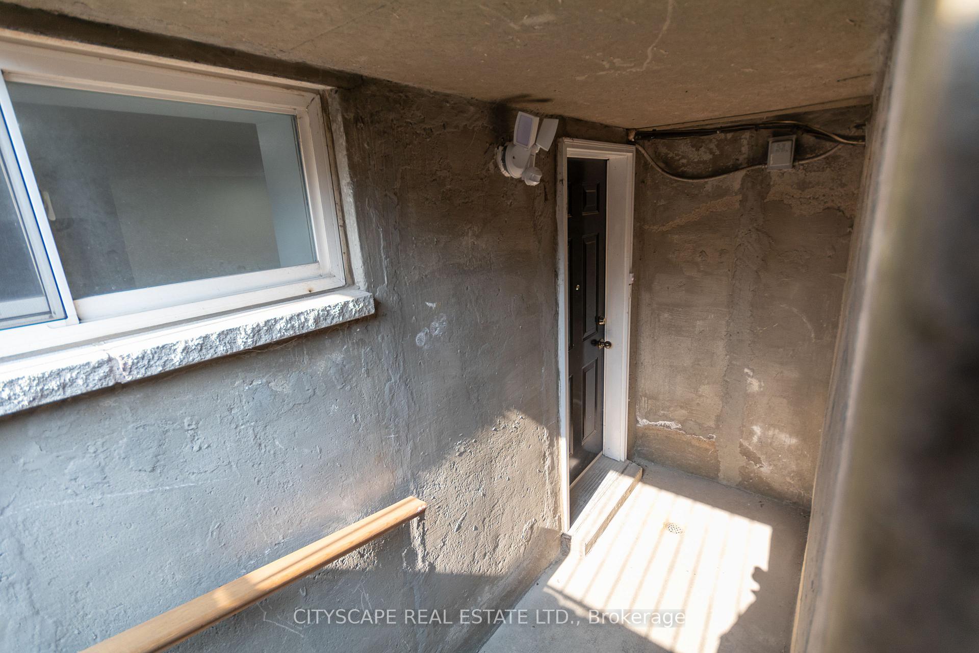 Photo 15 of Unit Lower, 163 Rankin Crescent, Toronto, Dovercourt-Wallace Emerson-Junction — HOMEH