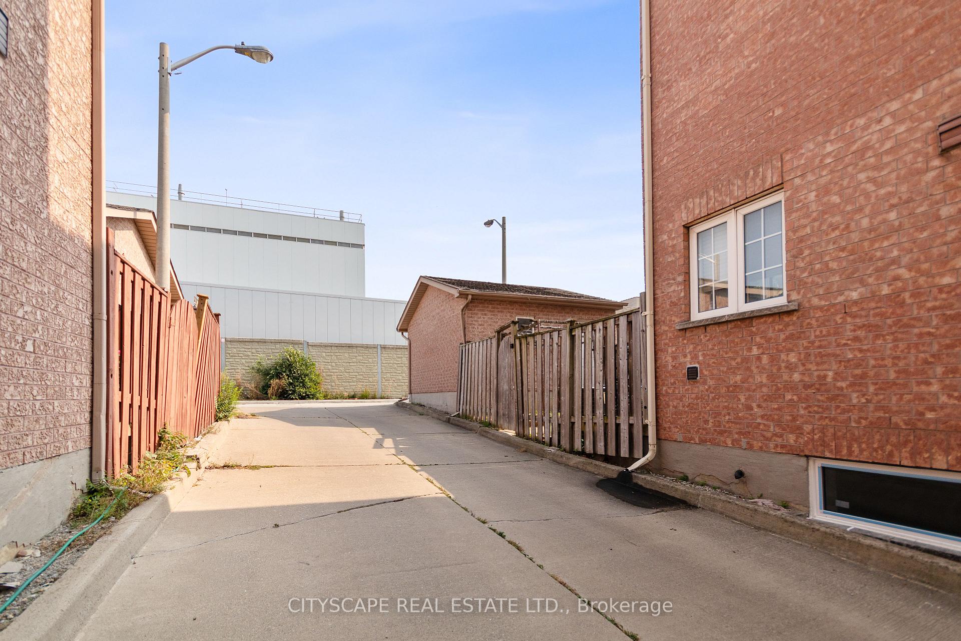 Photo 18 of Unit Lower, 163 Rankin Crescent, Toronto, Dovercourt-Wallace Emerson-Junction — HOMEH
