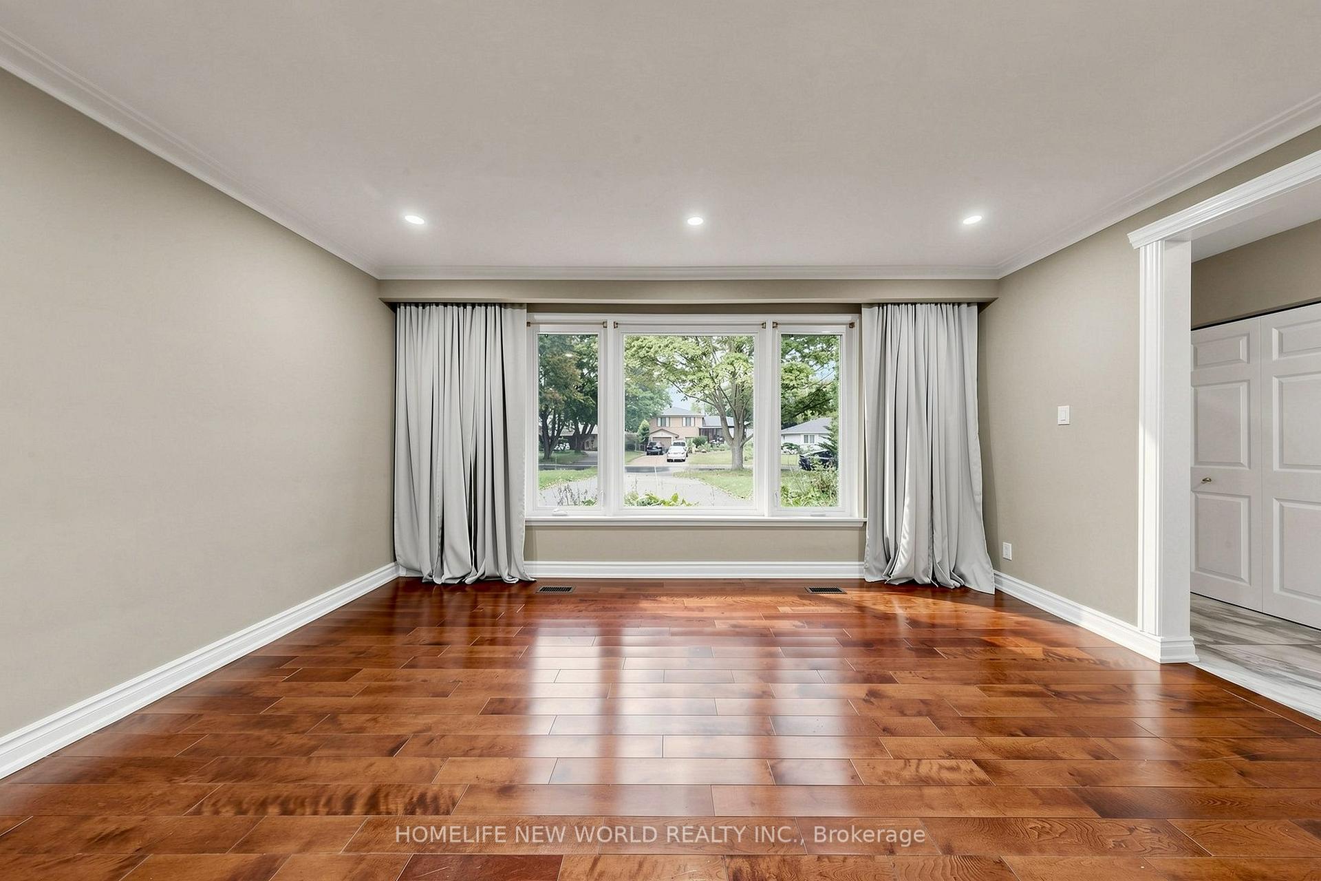 Photo 12 of 6 Valleycrest Avenue, Markham, Bullock — HOMEH
