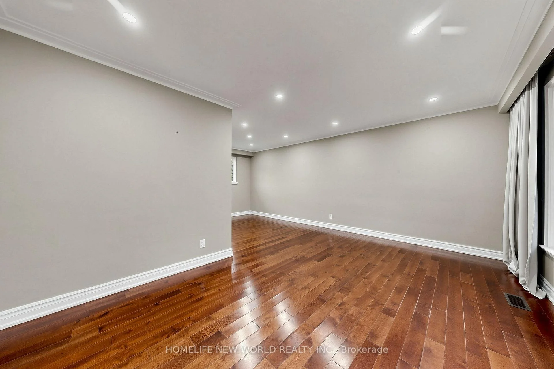 Photo 14 of 6 Valleycrest Avenue, Markham, Bullock — HOMEH