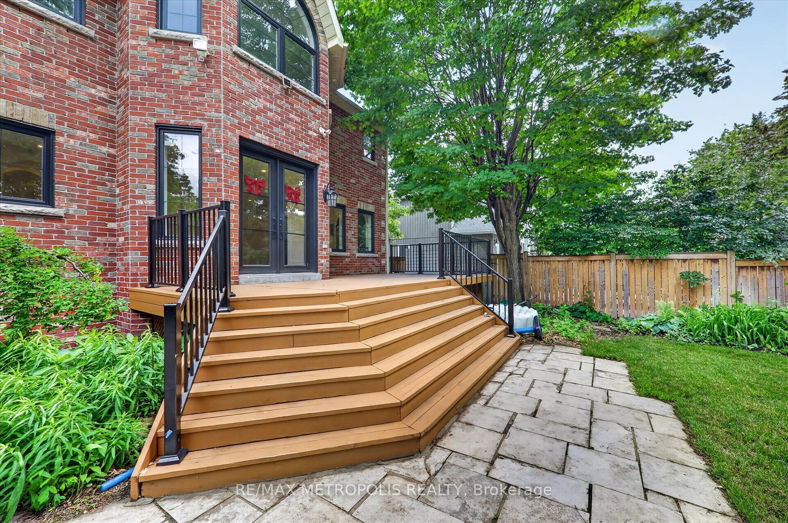 Photo 37 of 42 Peter Street, Markham, Old Markham Village — HOMEH