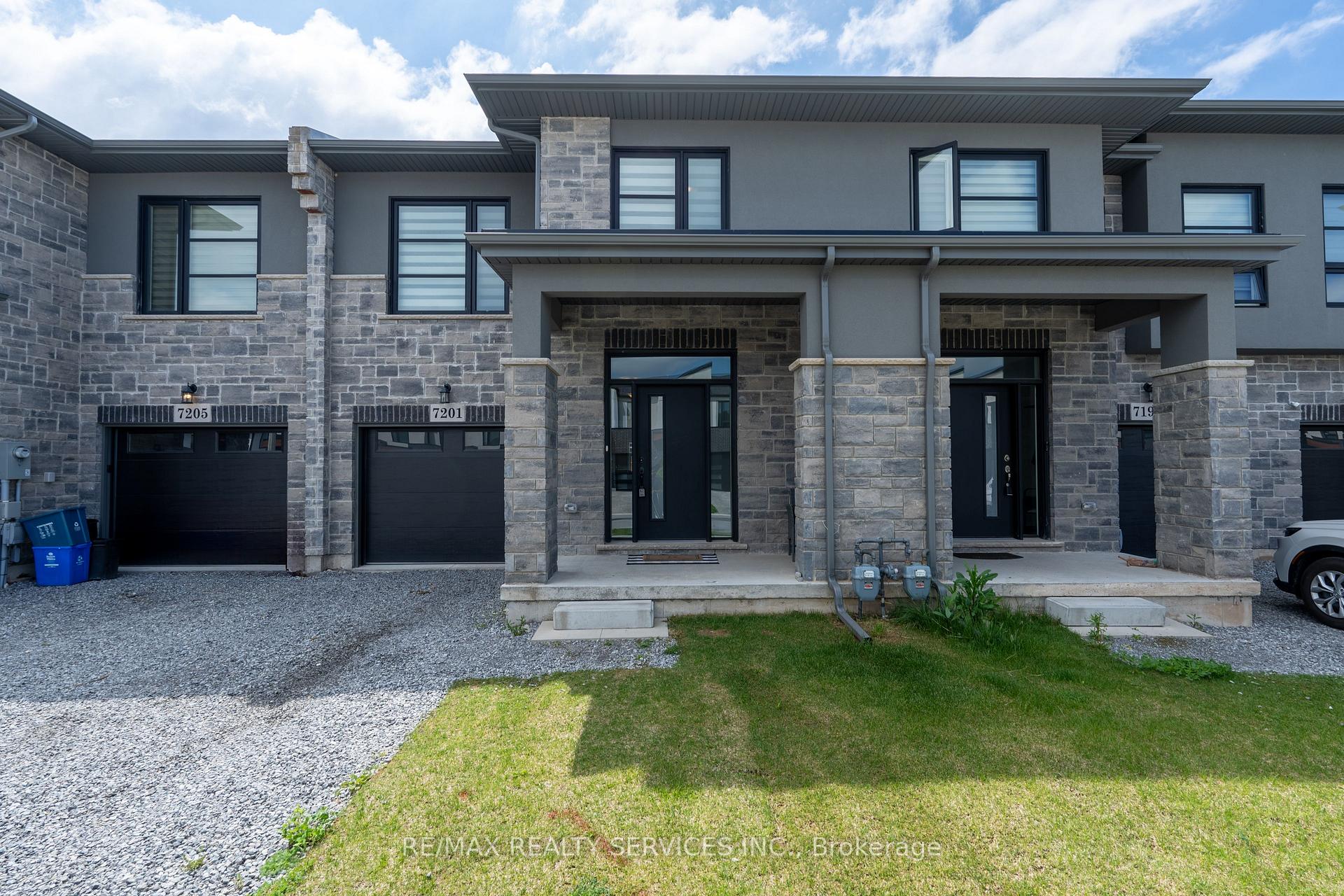 Photo 2 of 7201 Parsa Street, Niagara Falls, Brown — HOMEH