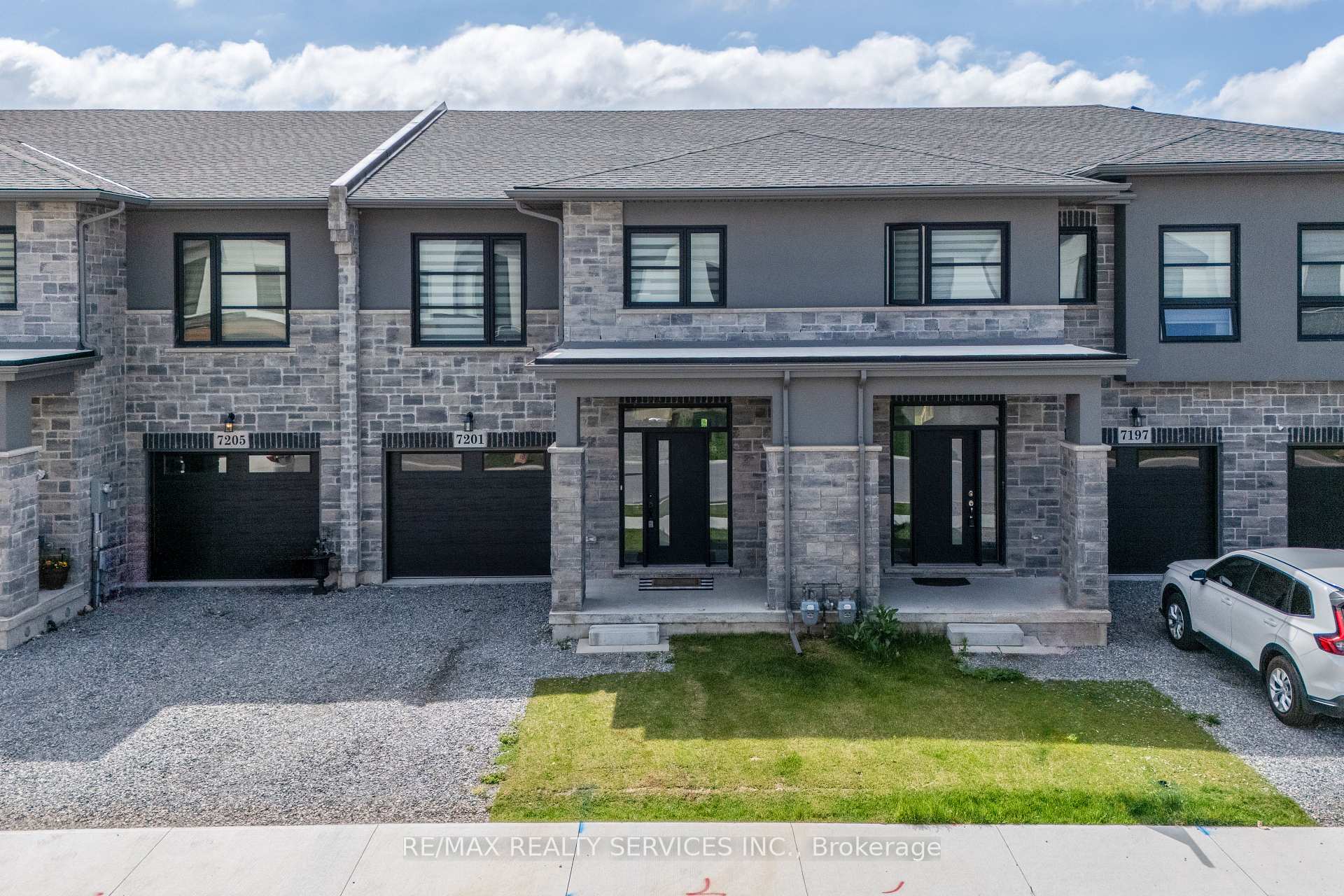 Photo 5 of 7201 Parsa Street, Niagara Falls, Brown — HOMEH