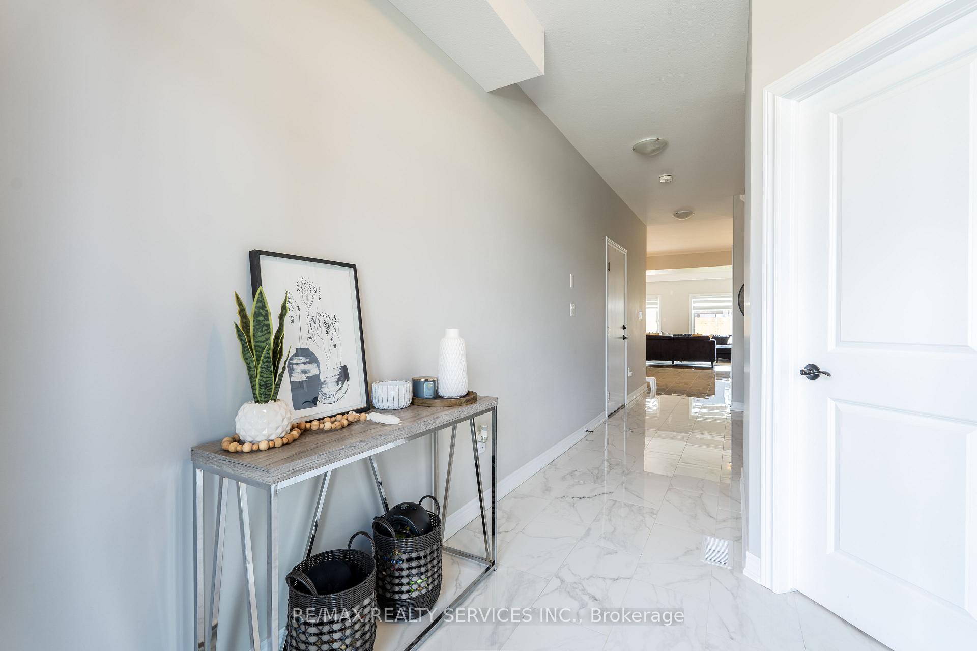 Photo 7 of 7201 Parsa Street, Niagara Falls, Brown — HOMEH