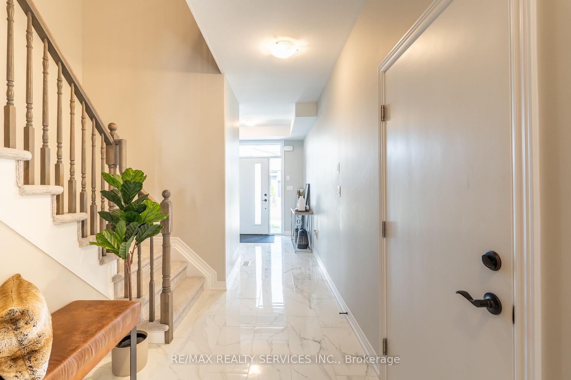 Photo 8 of 7201 Parsa Street, Niagara Falls, Brown — HOMEH