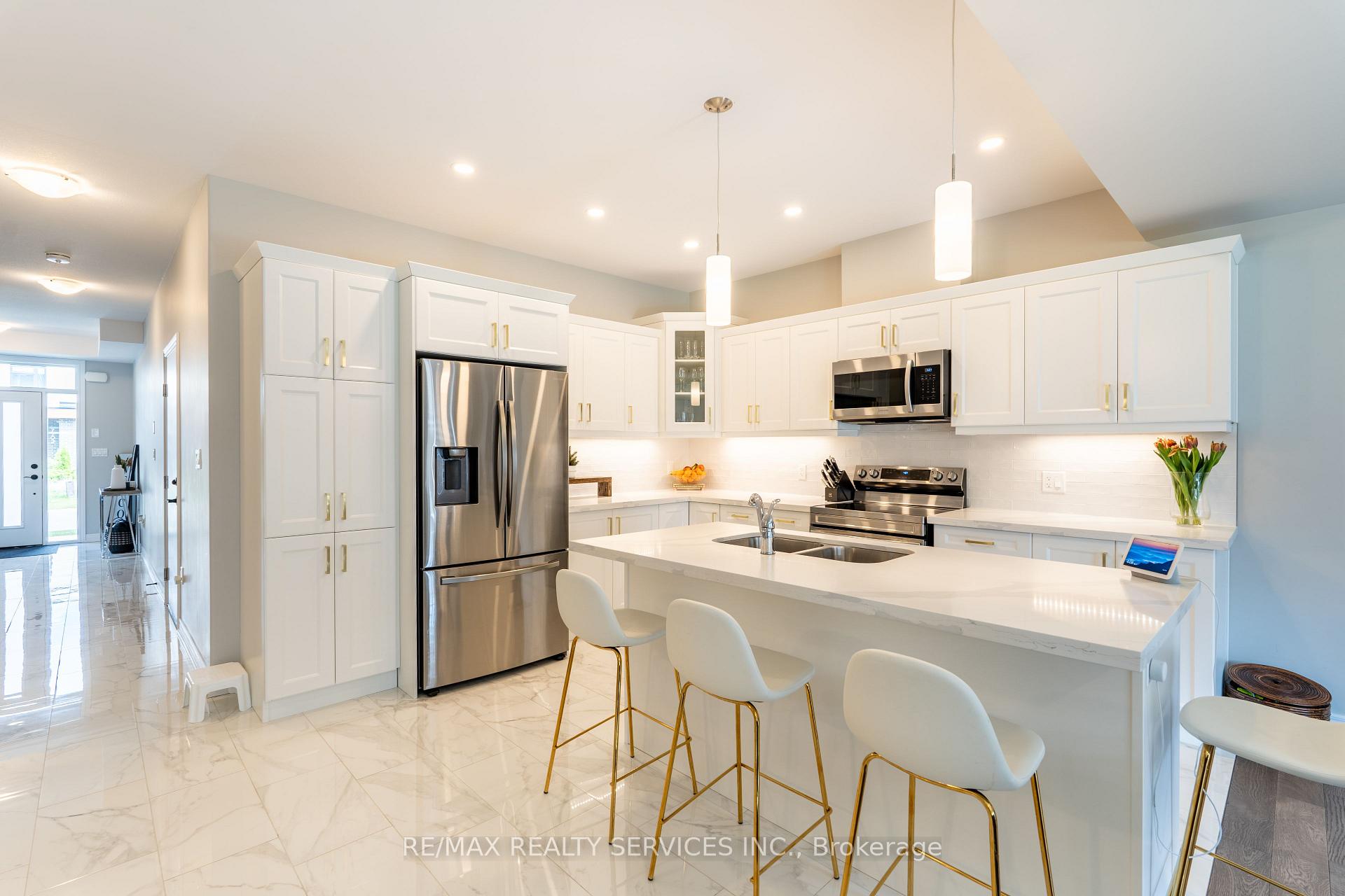 Photo 10 of 7201 Parsa Street, Niagara Falls, Brown — HOMEH
