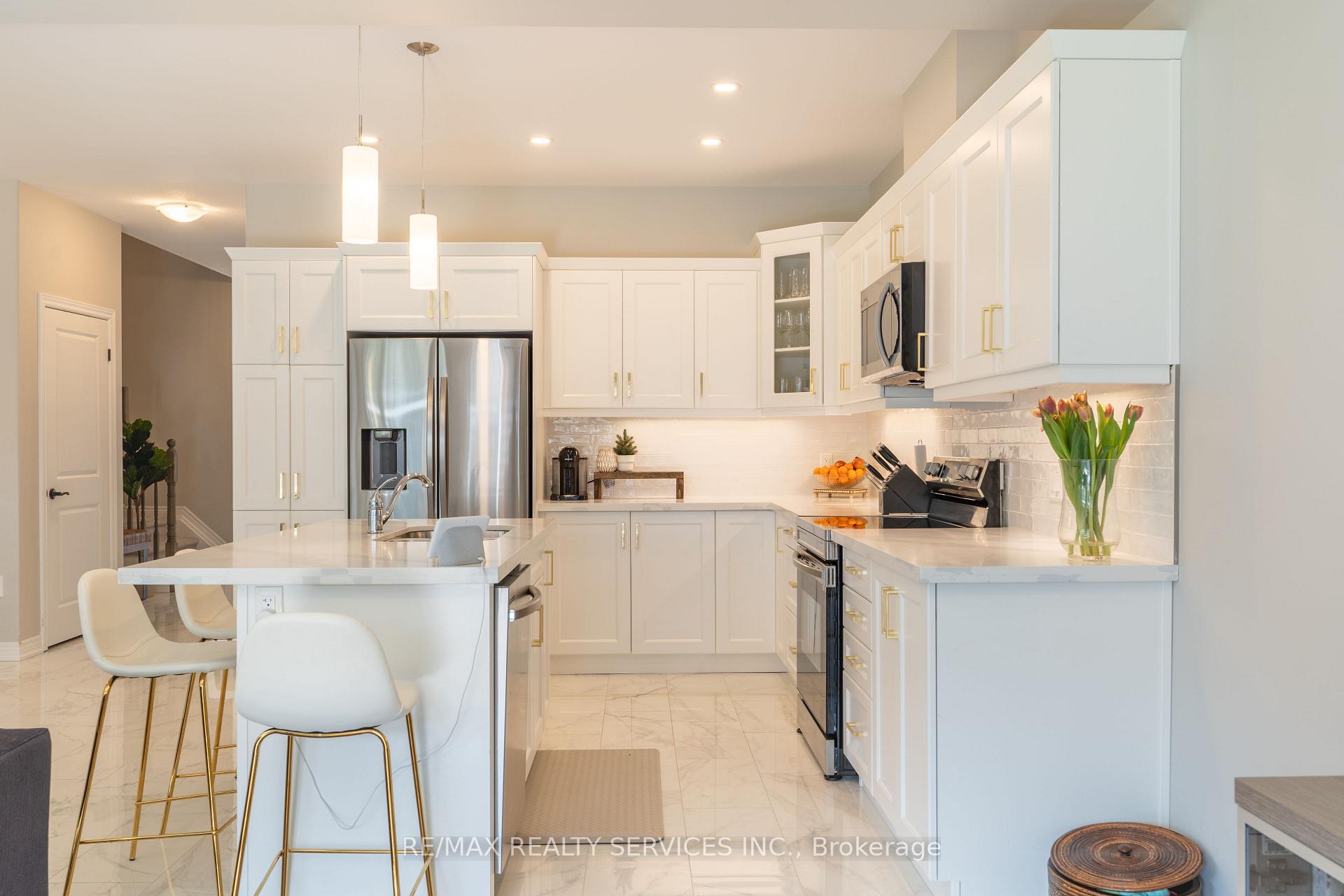 Photo 11 of 7201 Parsa Street, Niagara Falls, Brown — HOMEH