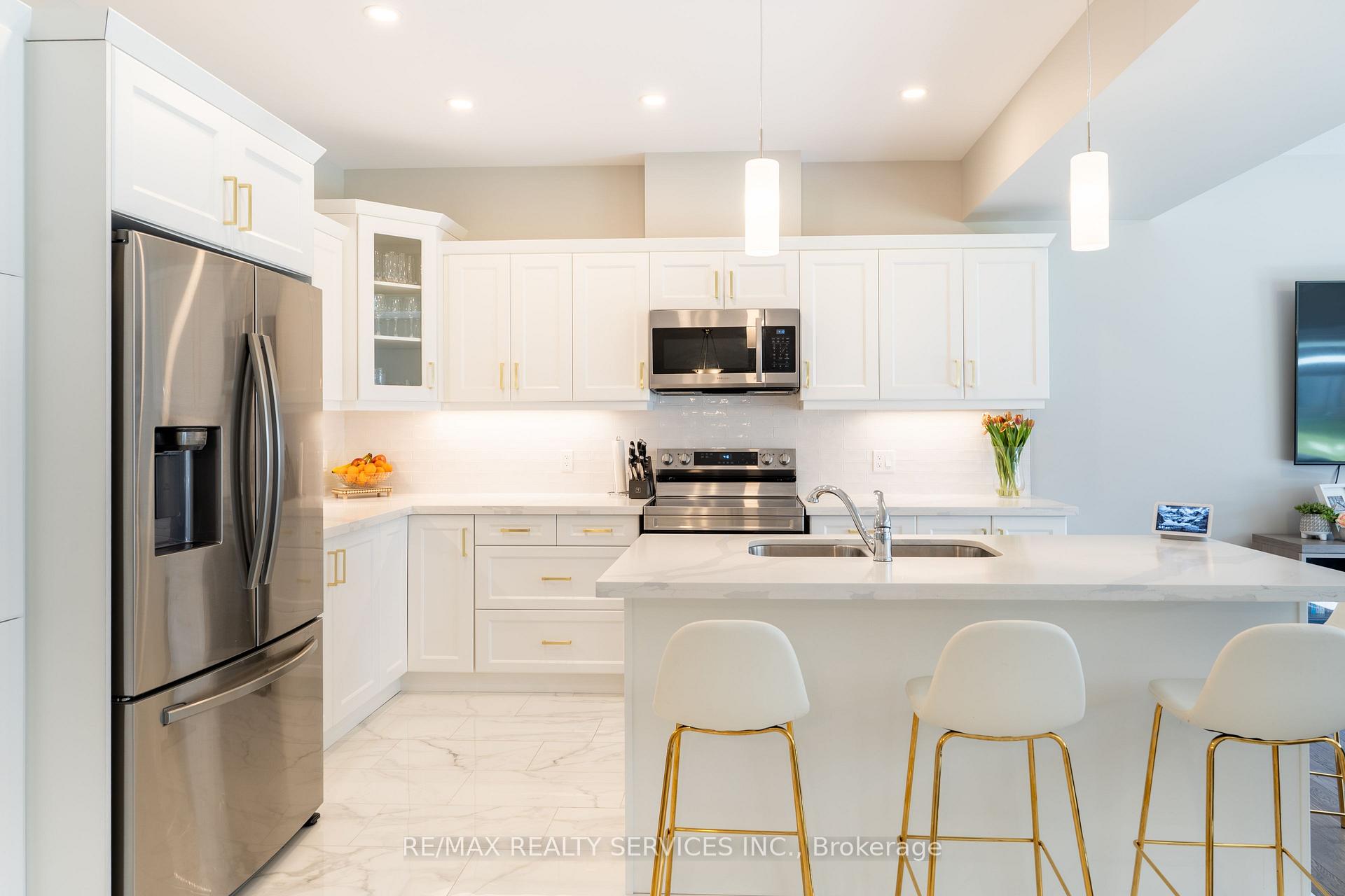 Photo 12 of 7201 Parsa Street, Niagara Falls, Brown — HOMEH