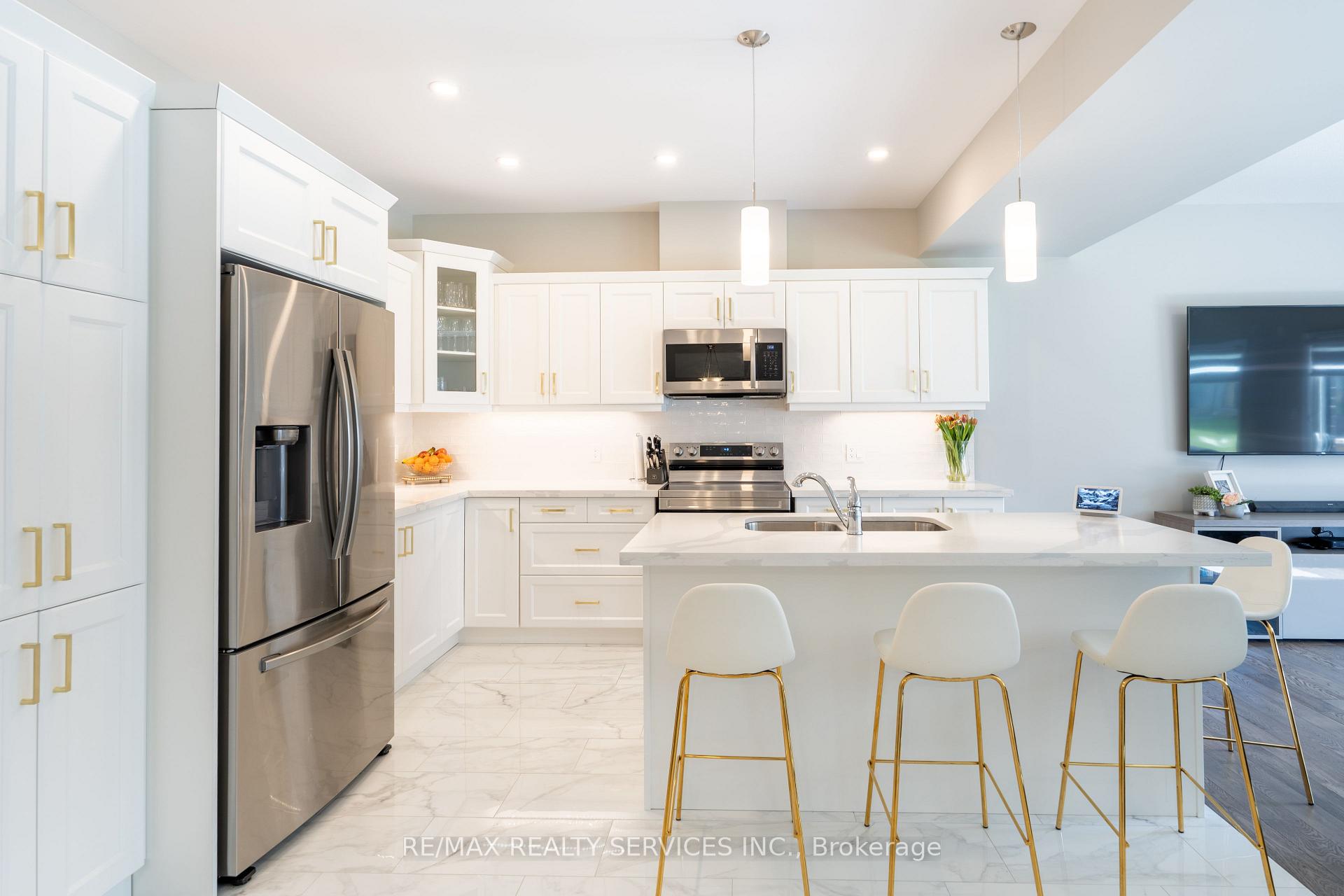 Photo 13 of 7201 Parsa Street, Niagara Falls, Brown — HOMEH