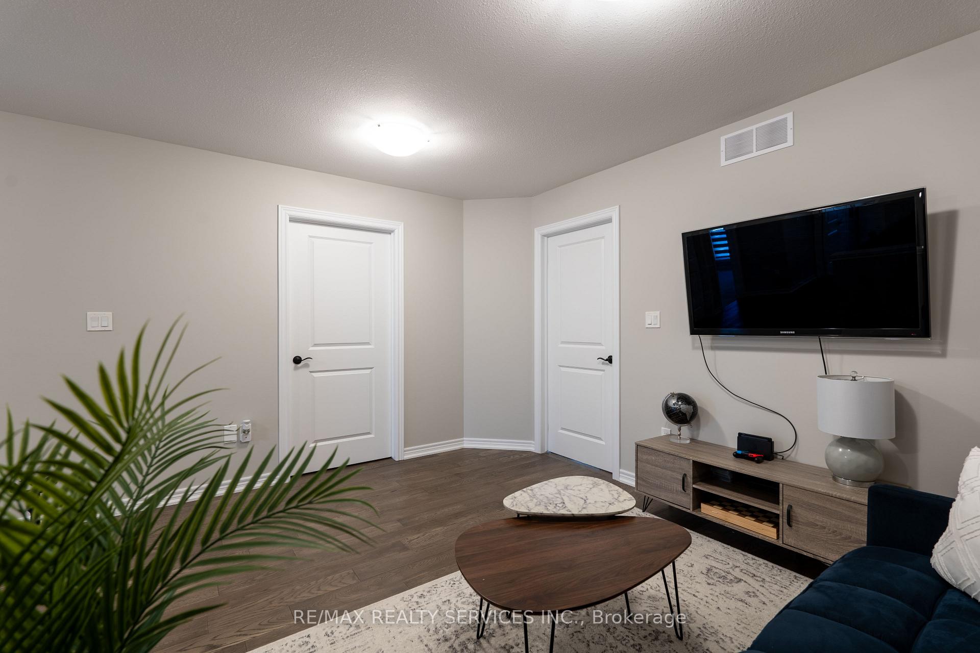 Photo 23 of 7201 Parsa Street, Niagara Falls, Brown — HOMEH