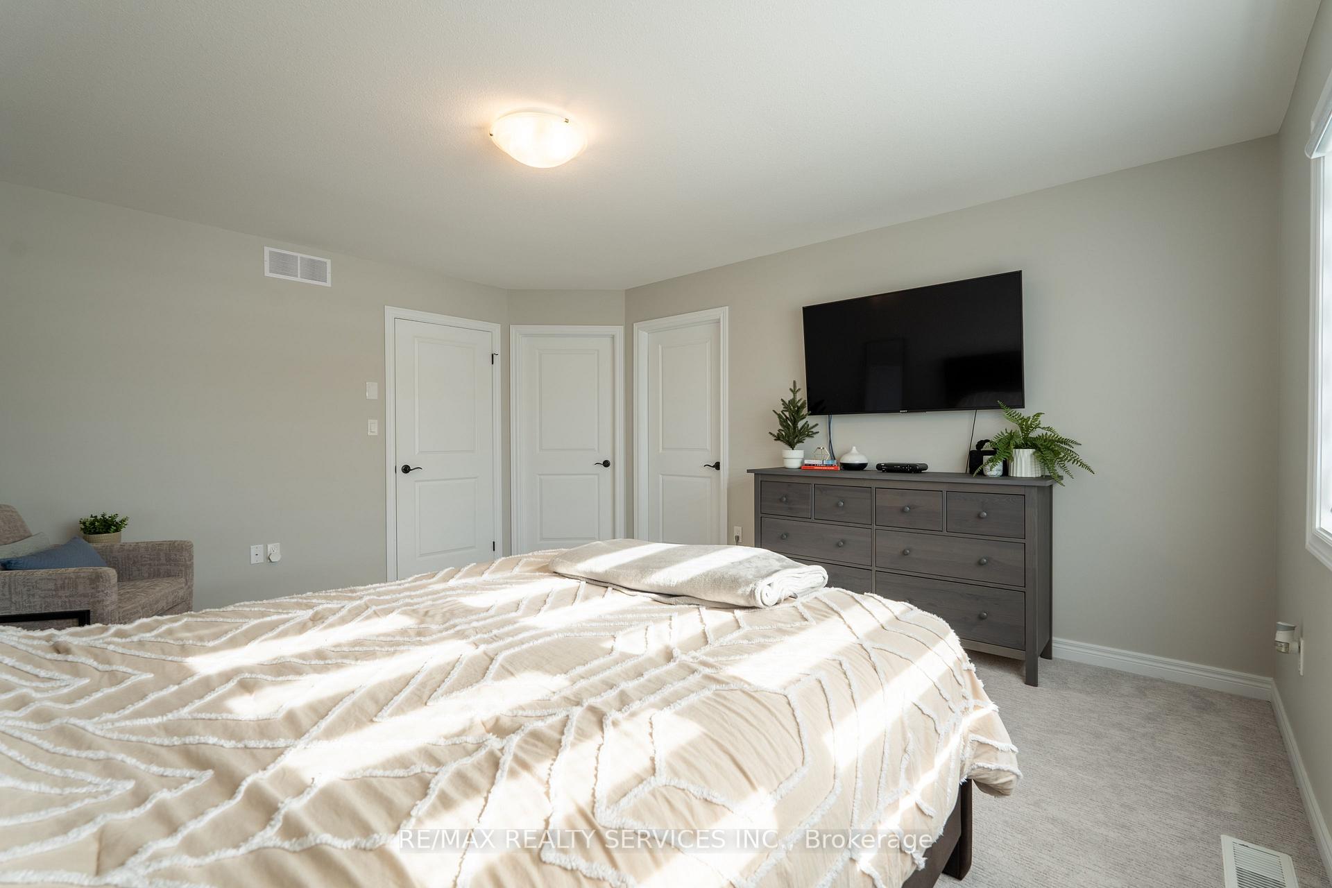 Photo 27 of 7201 Parsa Street, Niagara Falls, Brown — HOMEH