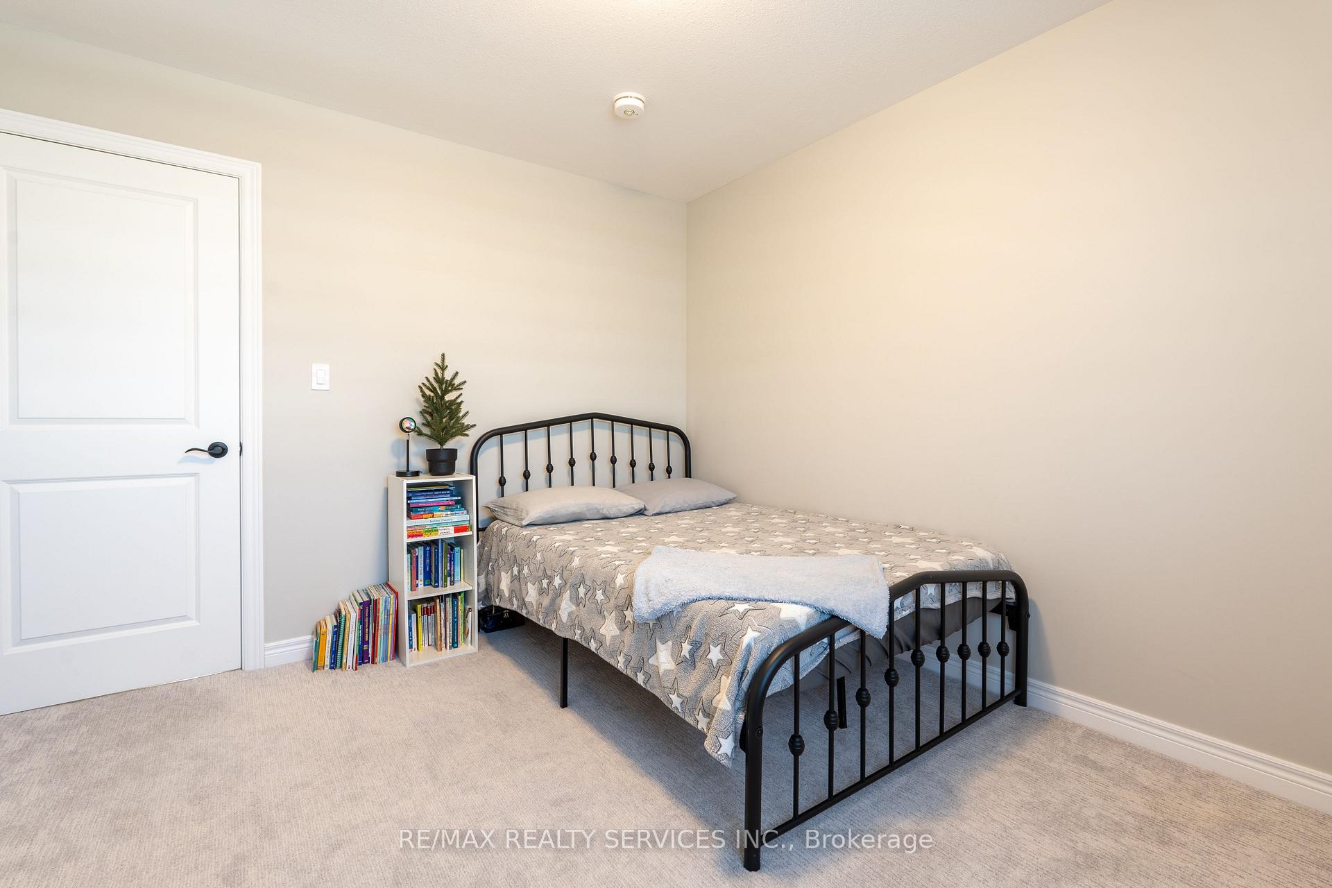 Photo 34 of 7201 Parsa Street, Niagara Falls, Brown — HOMEH