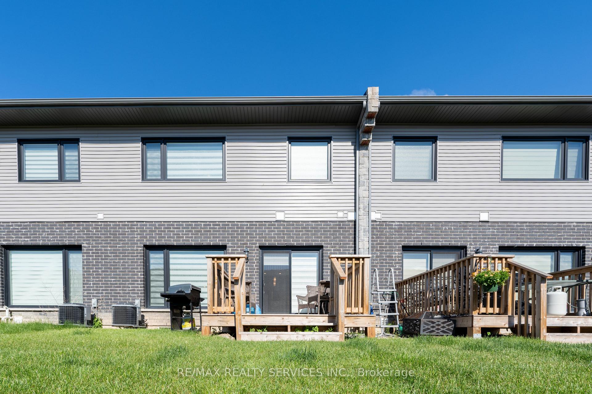 Photo 39 of 7201 Parsa Street, Niagara Falls, Brown — HOMEH