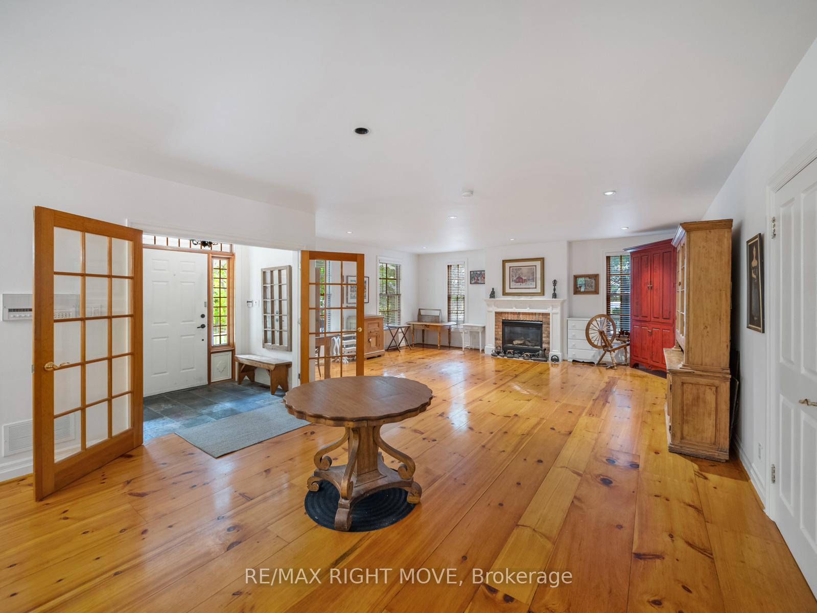 Photo 11 of 7135 Pond Street, Mississauga, Meadowvale Village — HOMEH