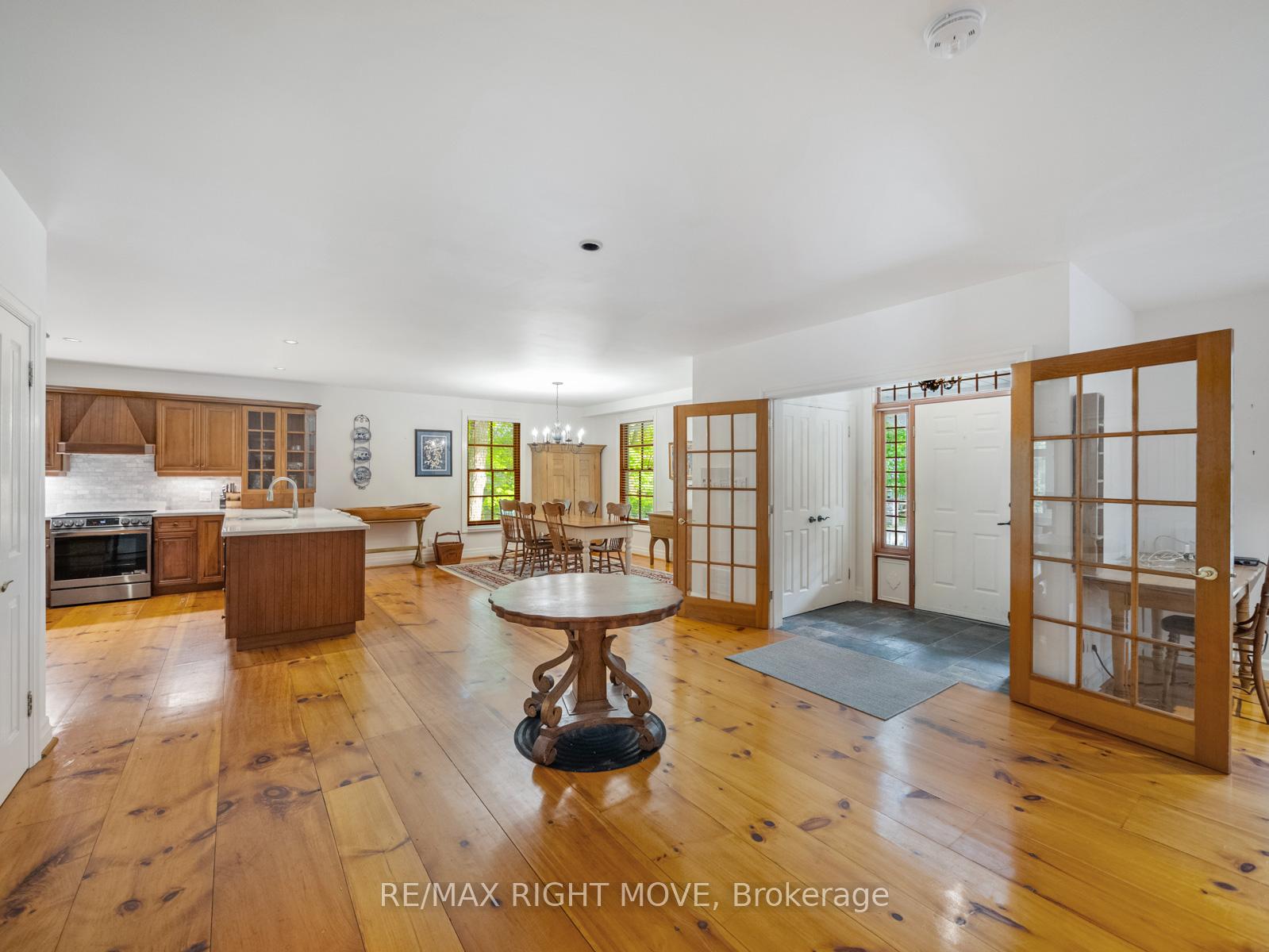 Photo 13 of 7135 Pond Street, Mississauga, Meadowvale Village — HOMEH