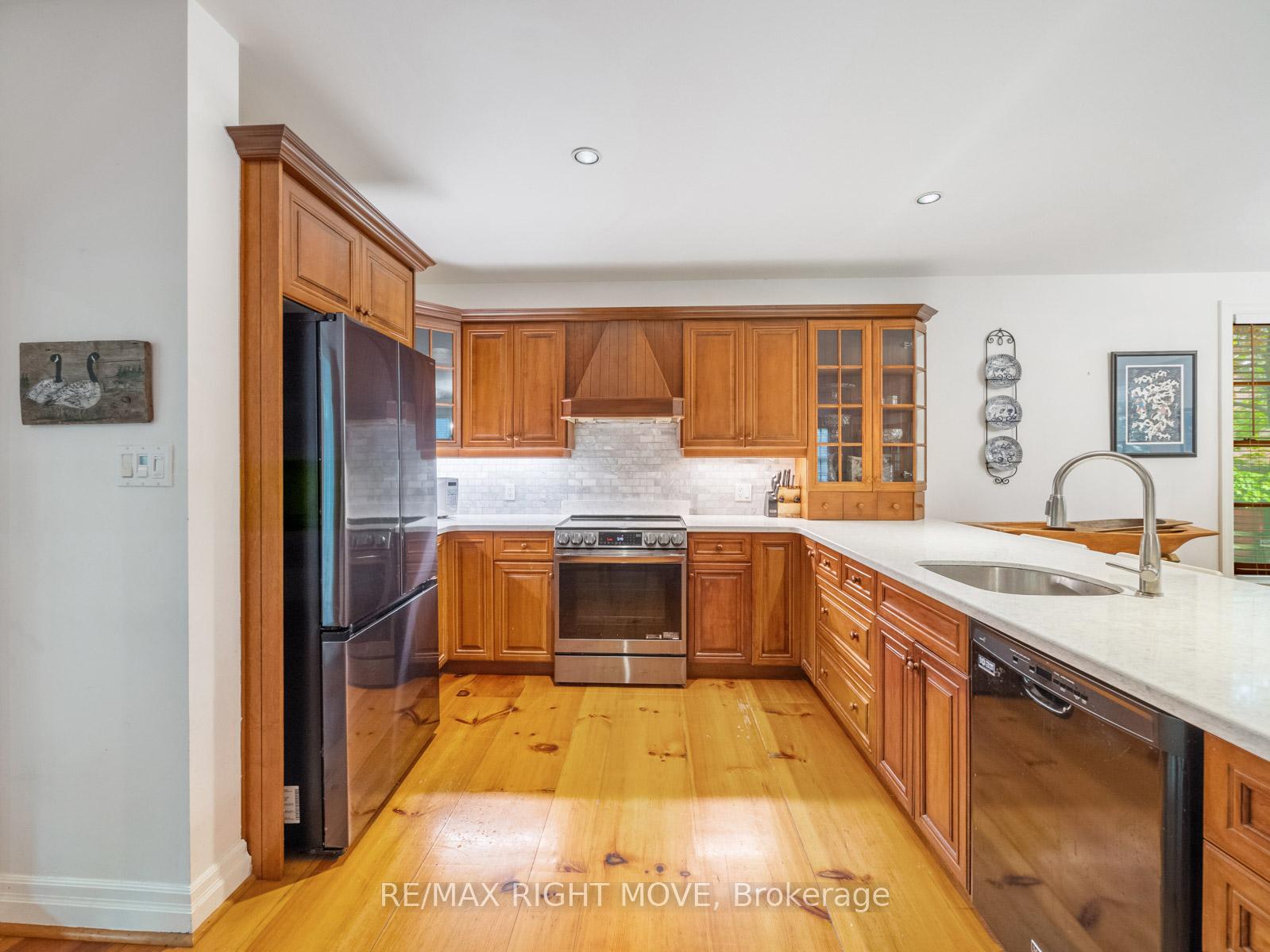 Photo 17 of 7135 Pond Street, Mississauga, Meadowvale Village — HOMEH