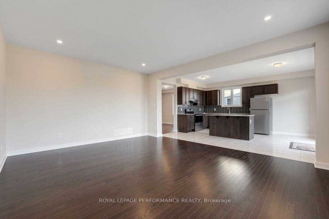 Photo 15 of 119 Hackamore Crescent, Ottawa, Goulbourn Twp From Franktown Rd/South To Rideau — HOMEH