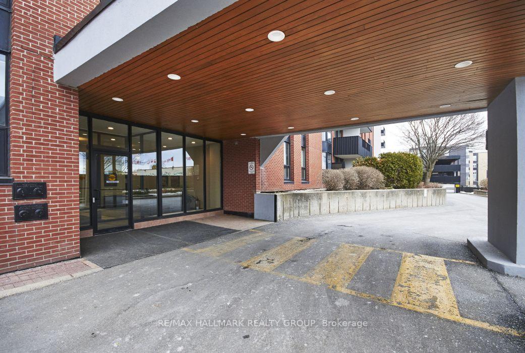 Photo 2 of Unit 801, 2951 Riverside Drive, Ottawa, Mooneys Bay/Riverside Park — HOMEH