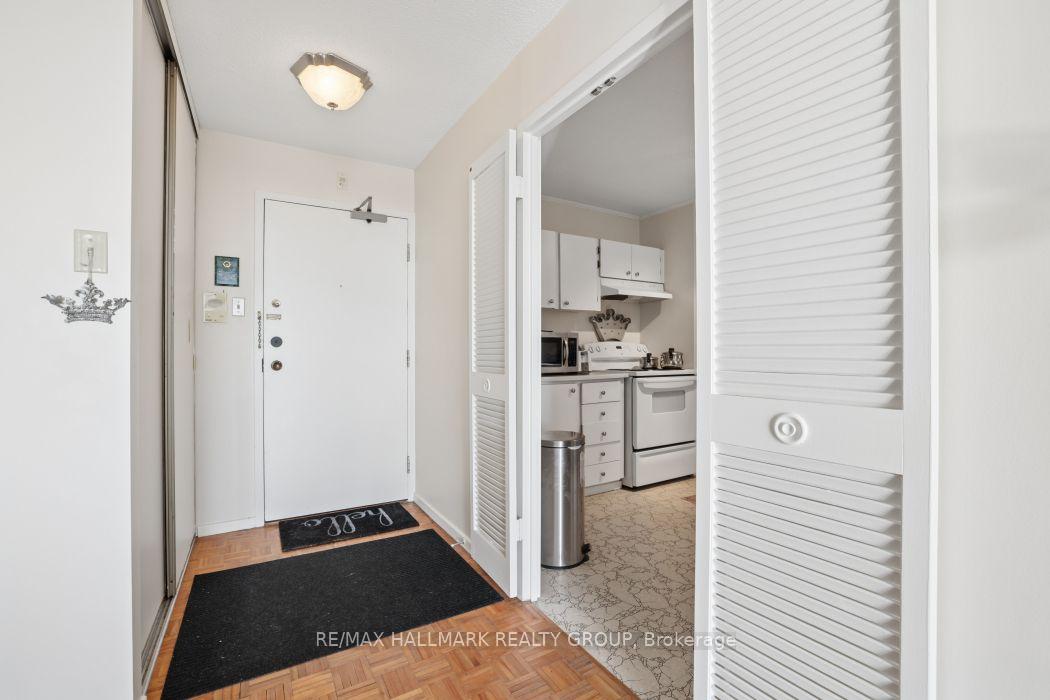 Photo 6 of Unit 801, 2951 Riverside Drive, Ottawa, Mooneys Bay/Riverside Park — HOMEH