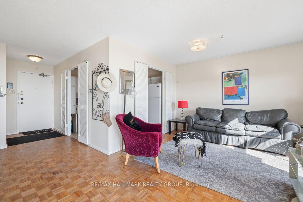Photo 9 of Unit 801, 2951 Riverside Drive, Ottawa, Mooneys Bay/Riverside Park — HOMEH
