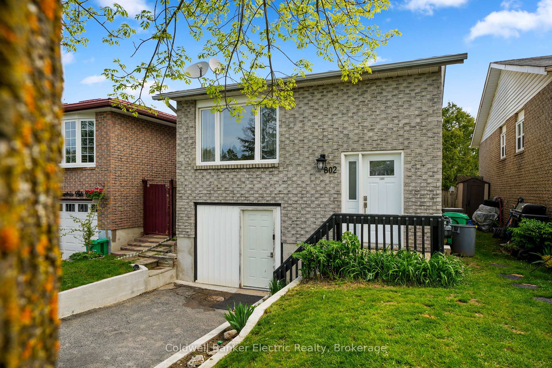 Photo 2 of 802 Mountain Ash Road, Peterborough, Otonabee Ward 1 — HOMEH
