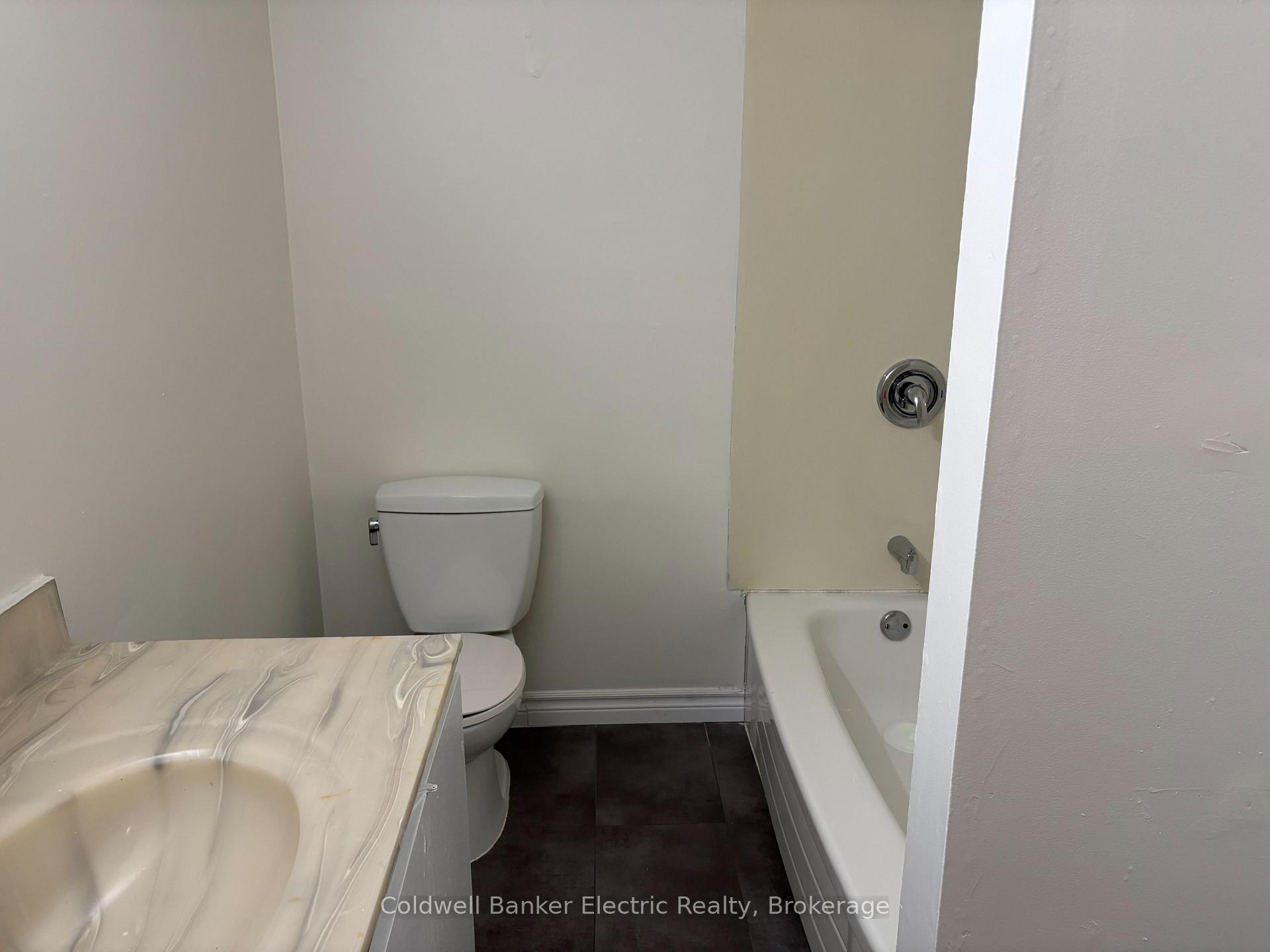 Photo 19 of 802 Mountain Ash Road, Peterborough, Otonabee Ward 1 — HOMEH