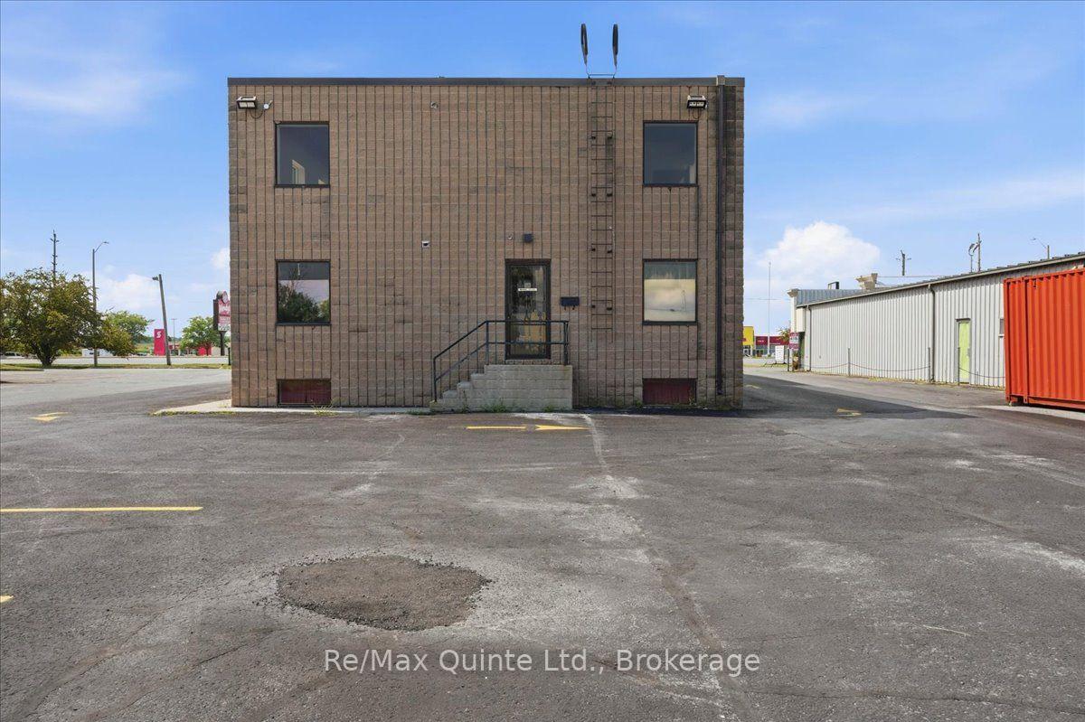 Photo 9 of Unit C, 445 Centre Street, Greater Napanee, Greater Napanee — HOMEH