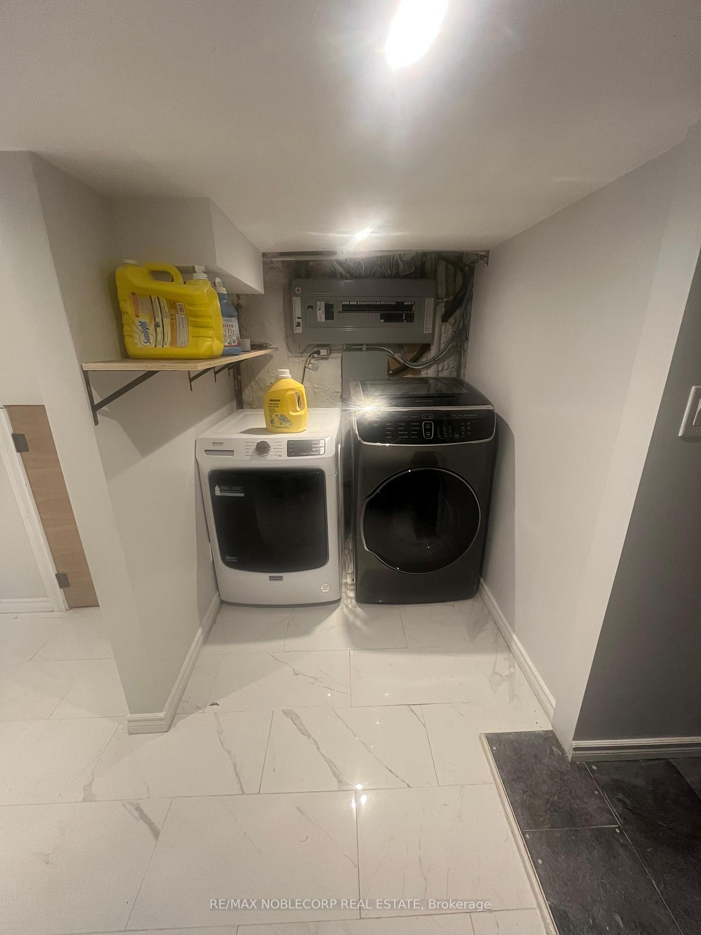 Photo 8 of 20 Payzac Avenue, Scarborough, West Hill — HOMEH