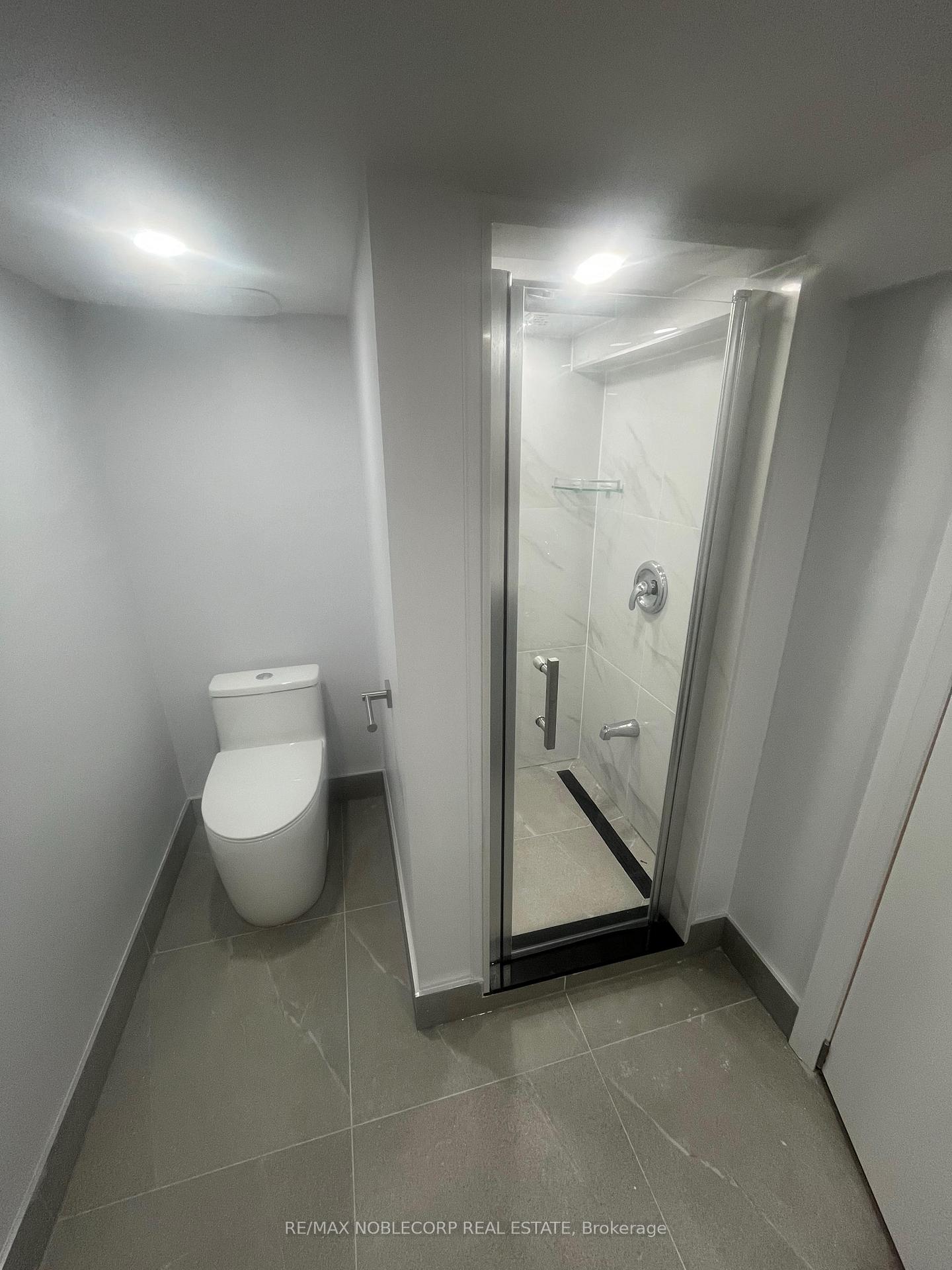 Photo 9 of 20 Payzac Avenue, Scarborough, West Hill — HOMEH