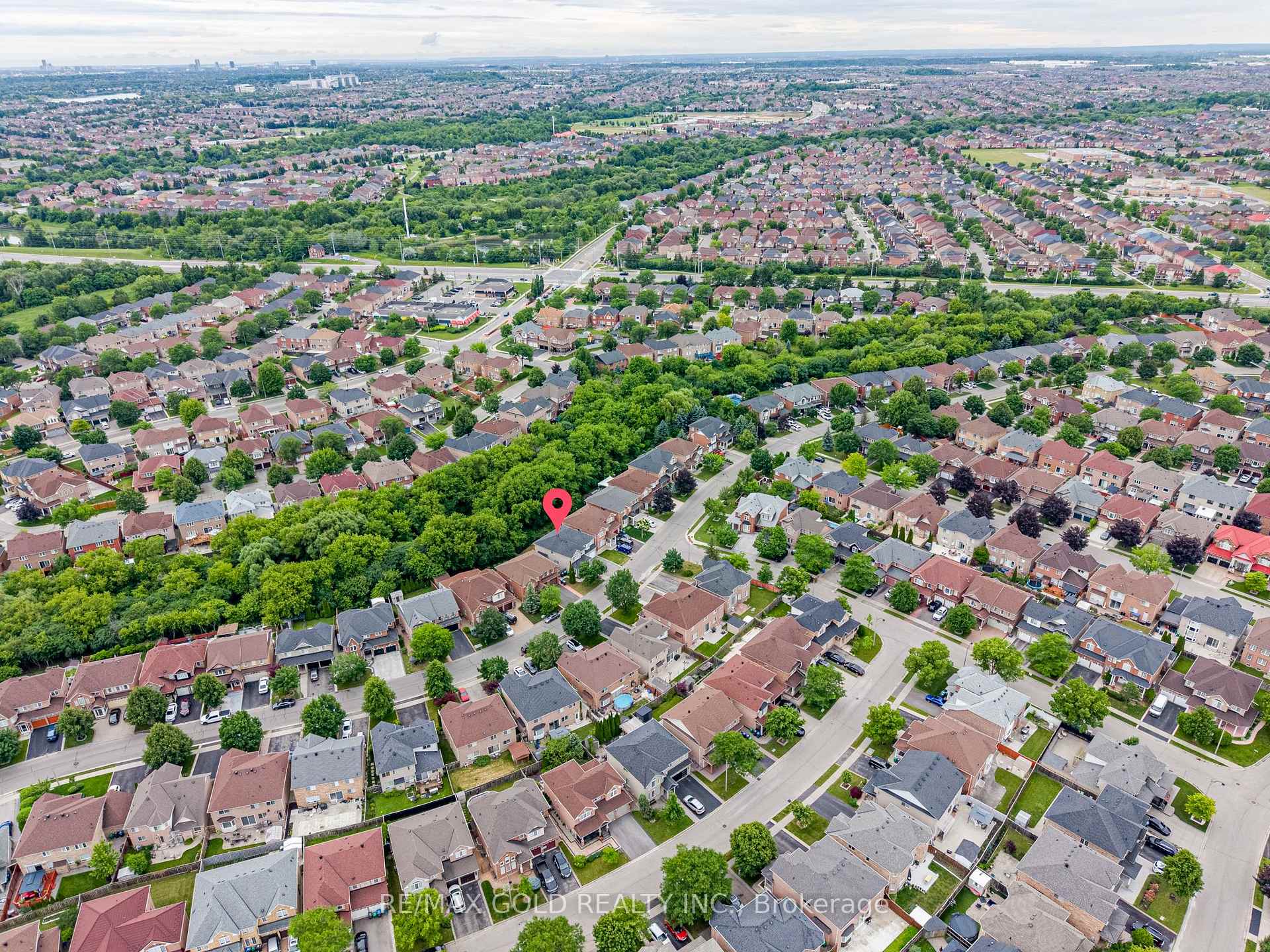 Photo 2 of 141 Whitwell Drive, Brampton, Vales of Castlemore — HOMEH