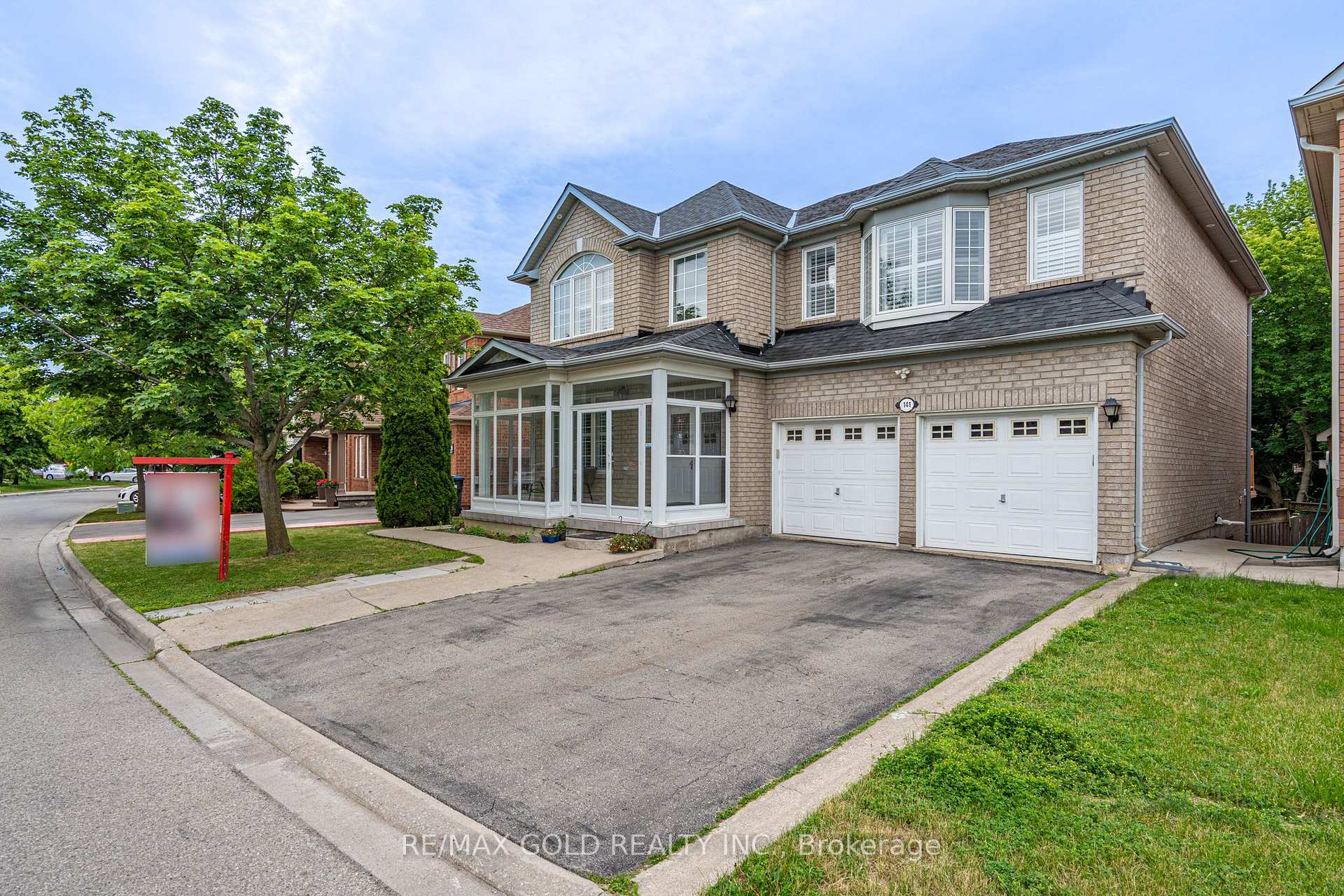 Photo 4 of 141 Whitwell Drive, Brampton, Vales of Castlemore — HOMEH