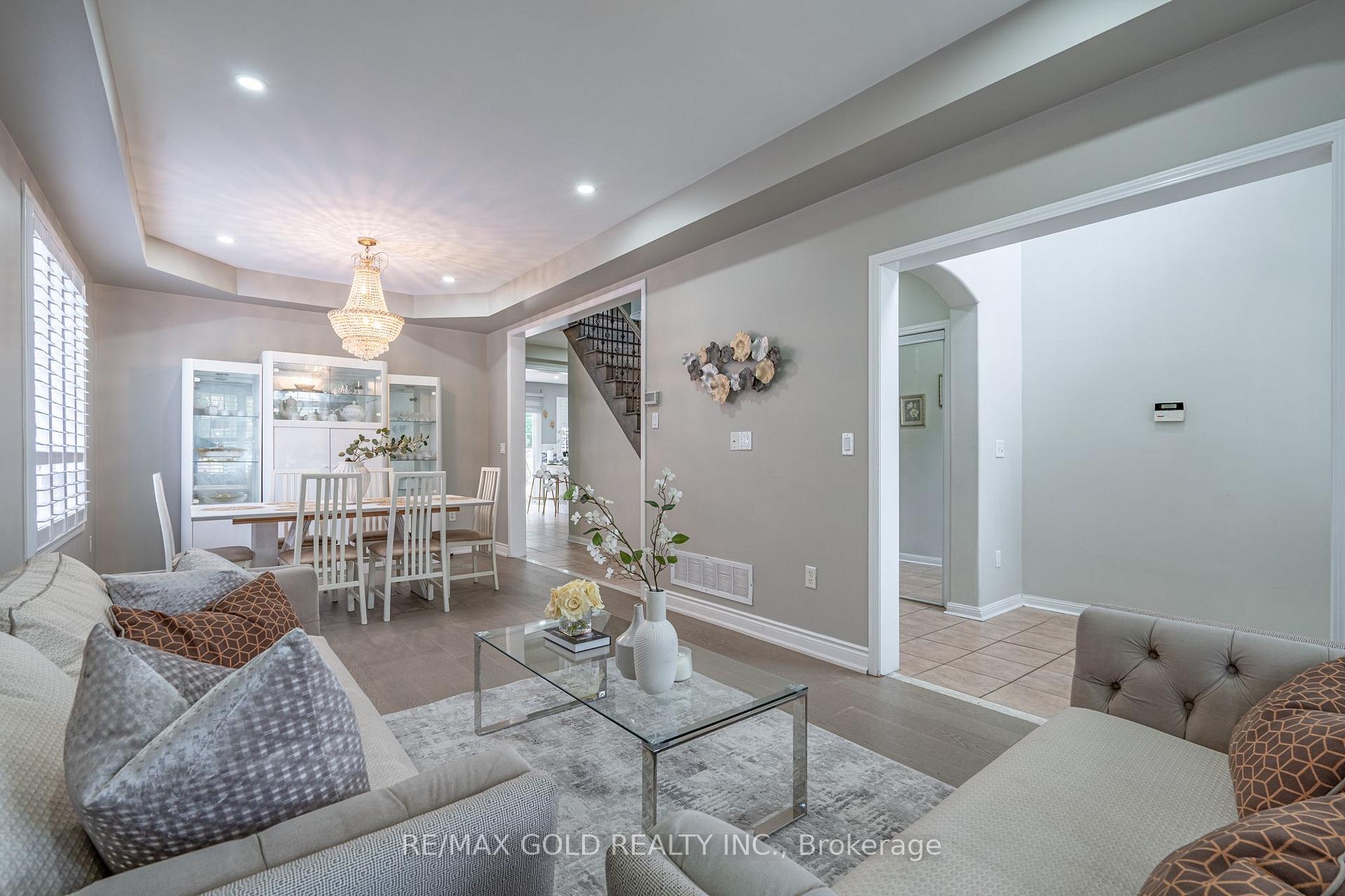 Photo 8 of 141 Whitwell Drive, Brampton, Vales of Castlemore — HOMEH