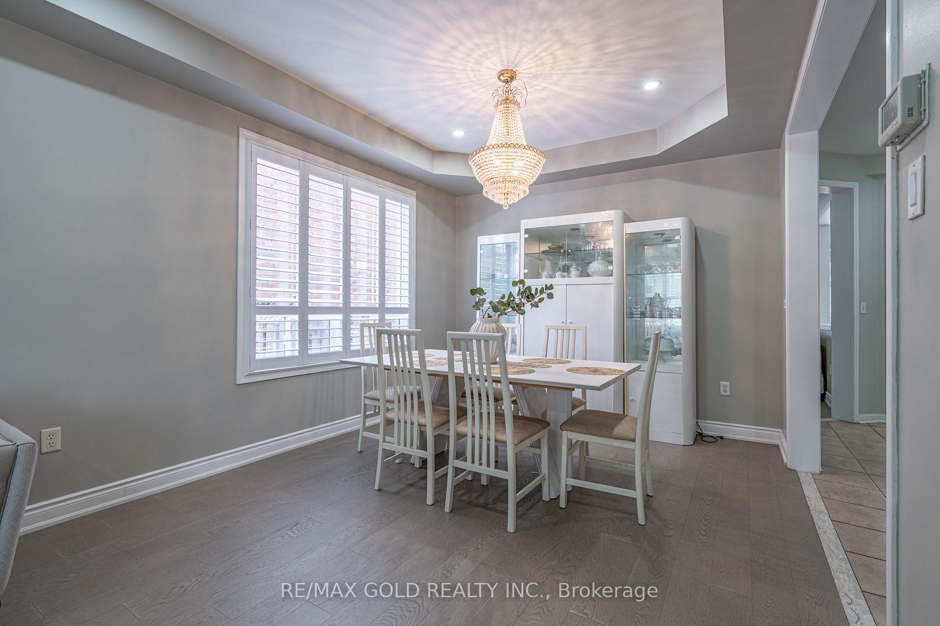 Photo 9 of 141 Whitwell Drive, Brampton, Vales of Castlemore — HOMEH