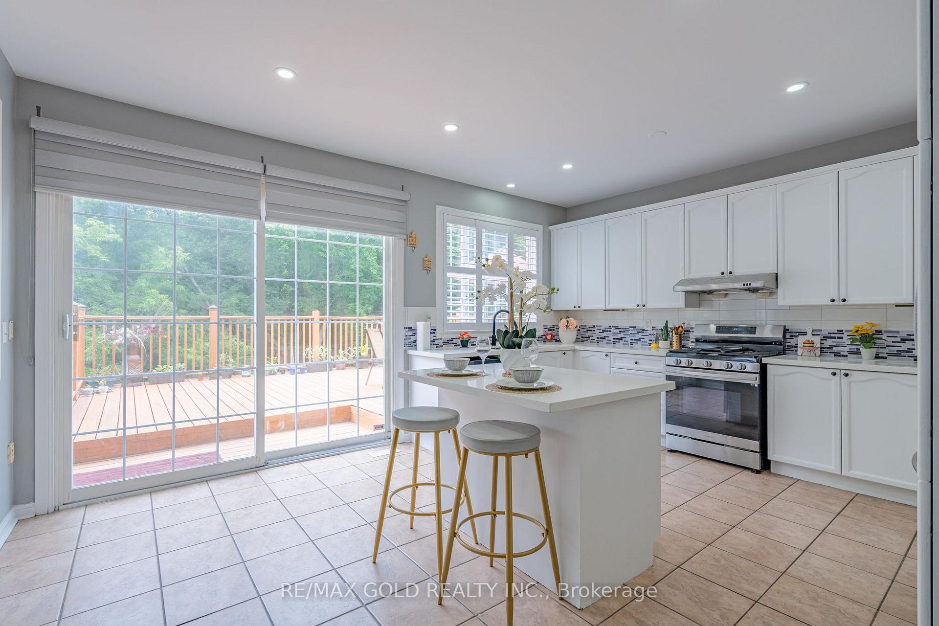 Photo 13 of 141 Whitwell Drive, Brampton, Vales of Castlemore — HOMEH