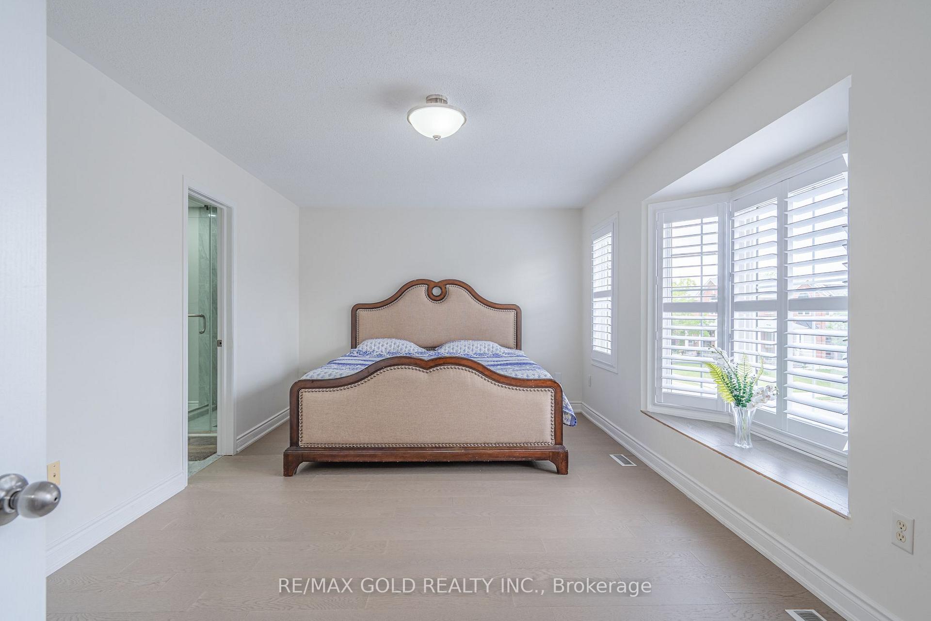 Photo 23 of 141 Whitwell Drive, Brampton, Vales of Castlemore — HOMEH