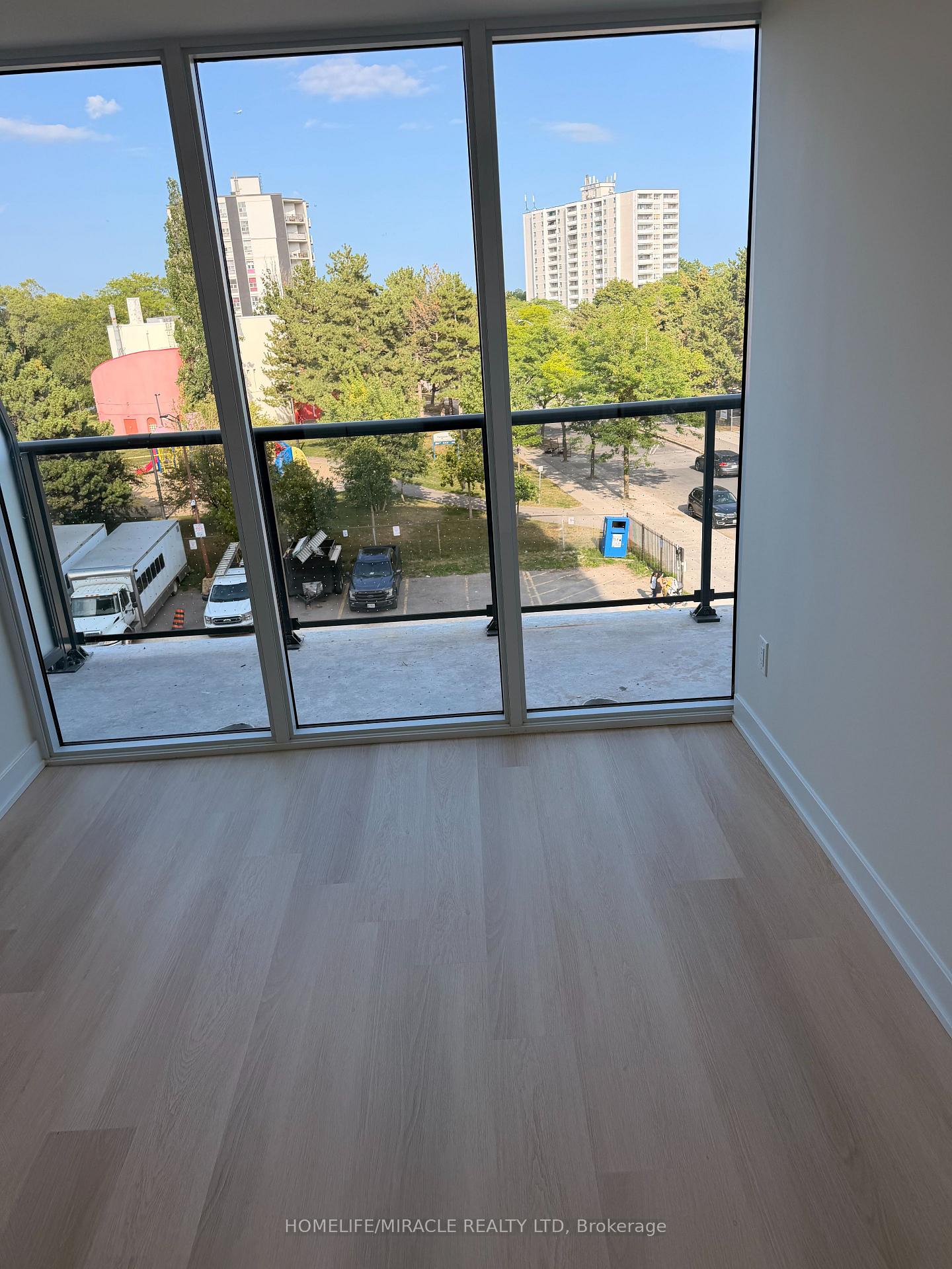 Photo 2 of Unit 404, 2825 Jane Street, North York, Glenfield-Jane Heights — HOMEH