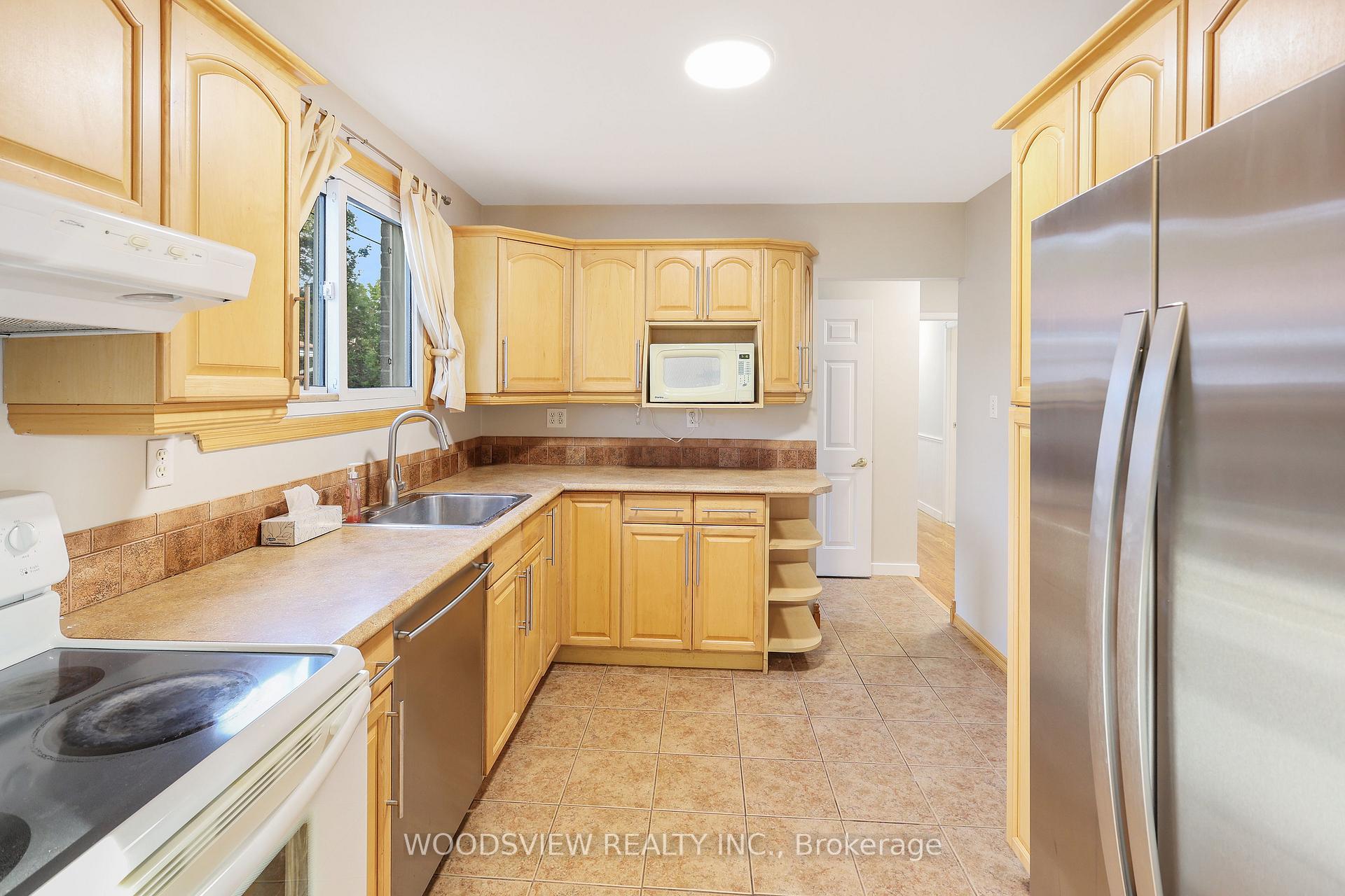 Photo 4 of 851 Moretta Avenue, Pickering, West Shore — HOMEH