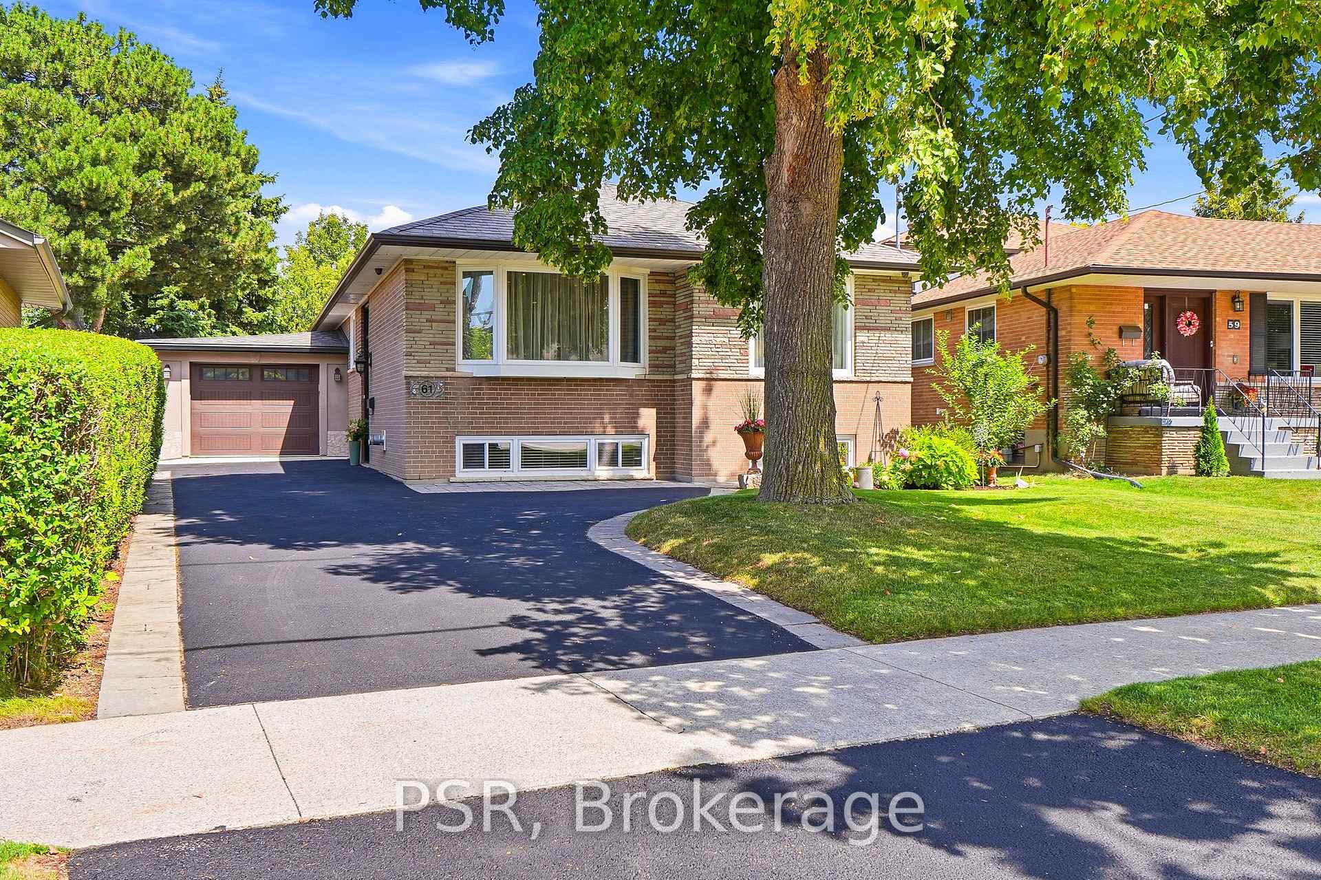 Photo 2 of 61 Robinglade Drive, Etobicoke, Eringate-Centennial-West Deane — HOMEH