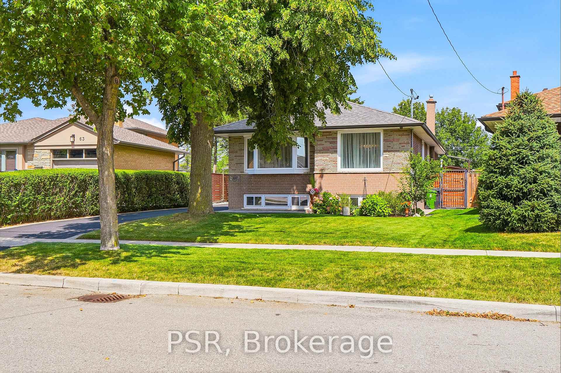 Photo 3 of 61 Robinglade Drive, Etobicoke, Eringate-Centennial-West Deane — HOMEH