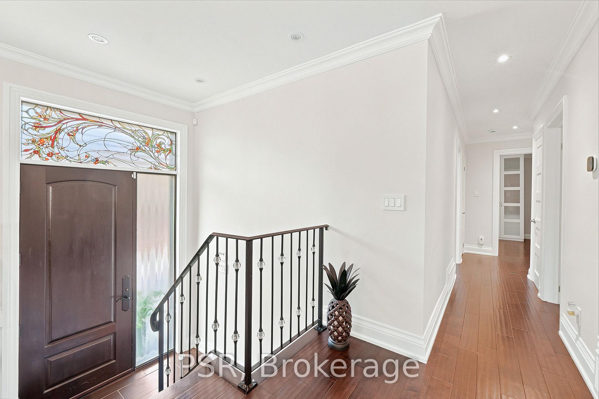 Photo 4 of 61 Robinglade Drive, Etobicoke, Eringate-Centennial-West Deane — HOMEH