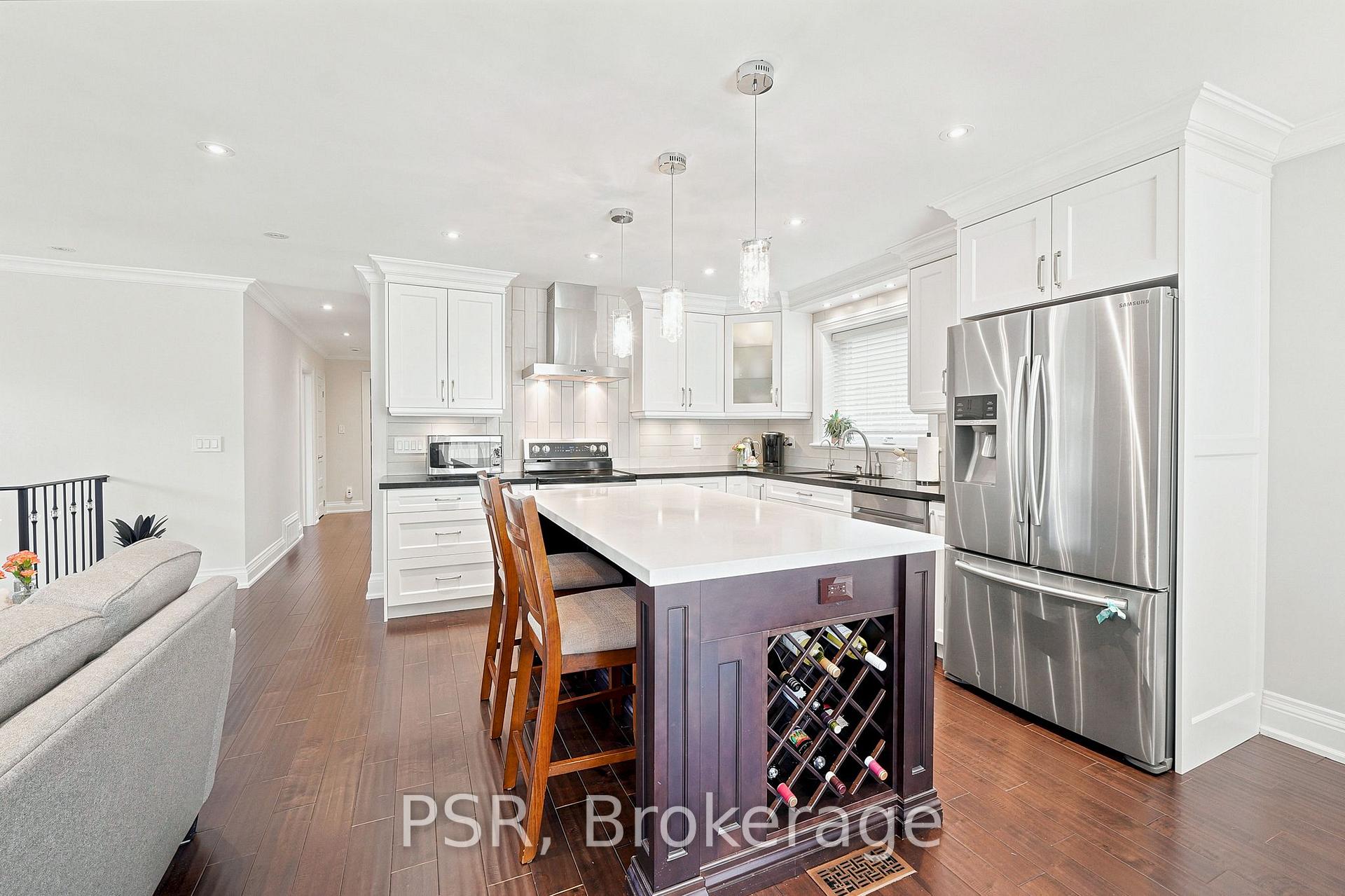 Photo 5 of 61 Robinglade Drive, Etobicoke, Eringate-Centennial-West Deane — HOMEH