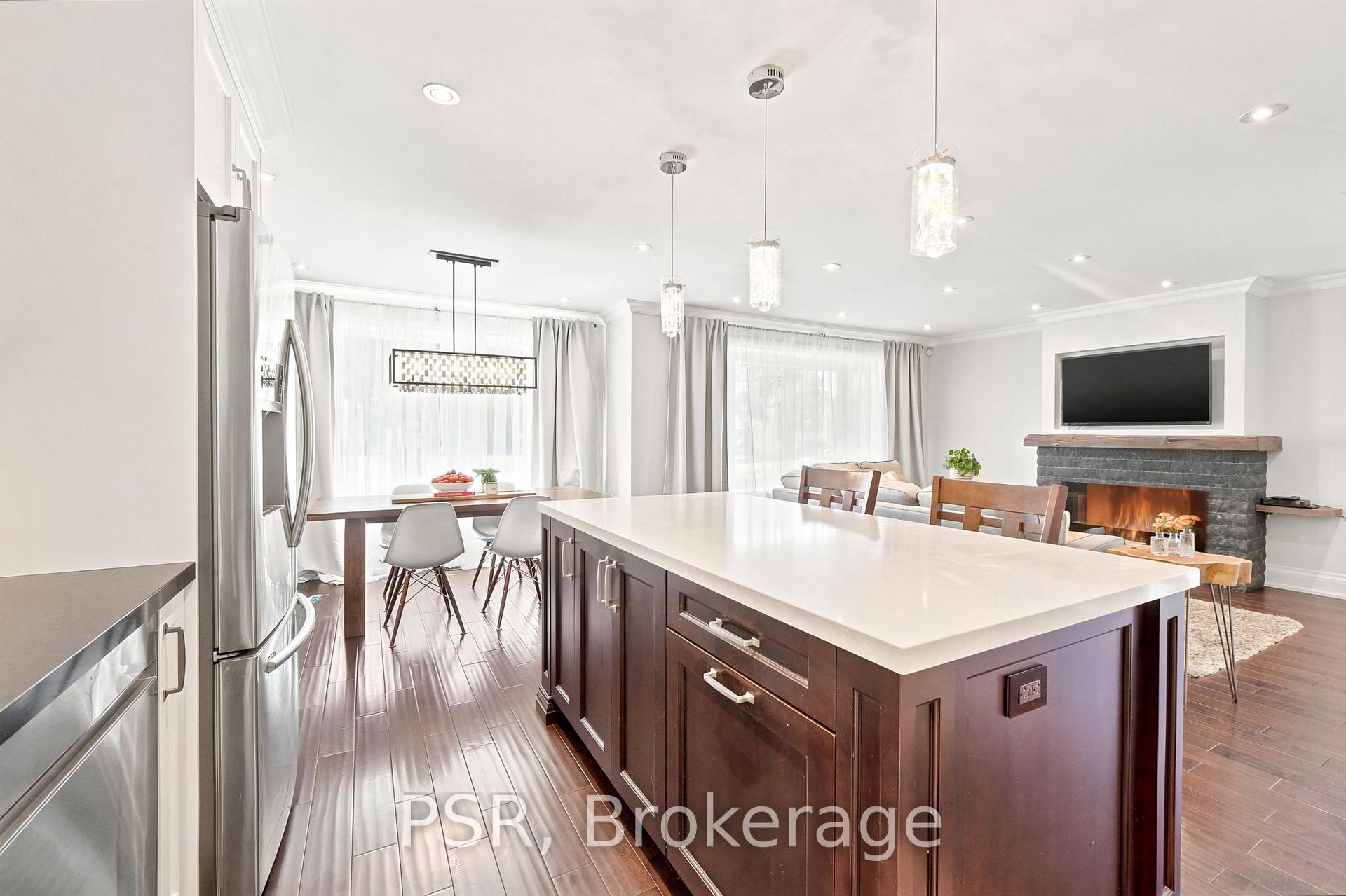 Photo 9 of 61 Robinglade Drive, Etobicoke, Eringate-Centennial-West Deane — HOMEH