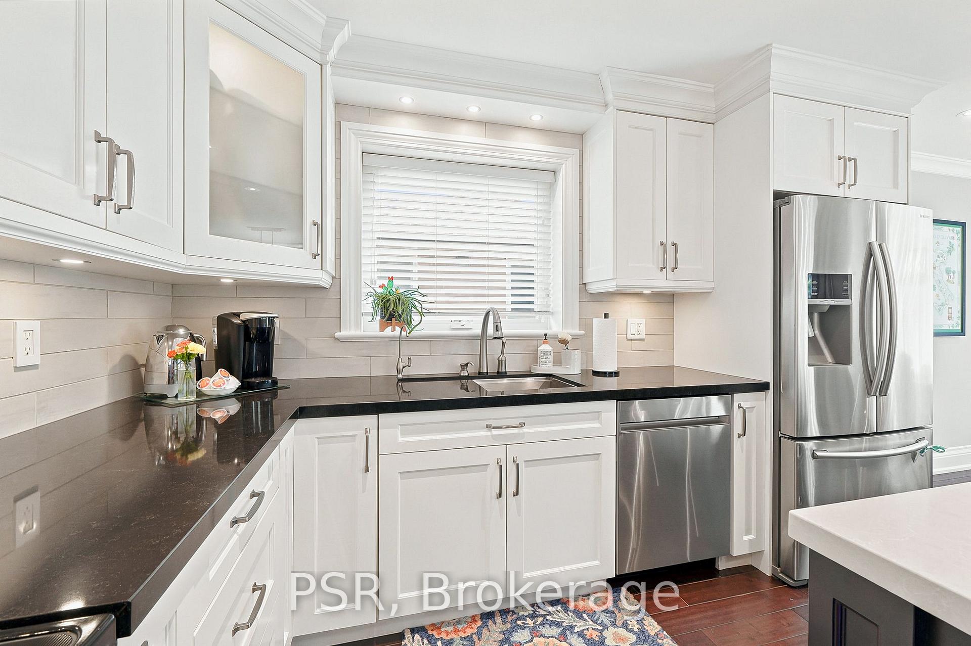 Photo 10 of 61 Robinglade Drive, Etobicoke, Eringate-Centennial-West Deane — HOMEH