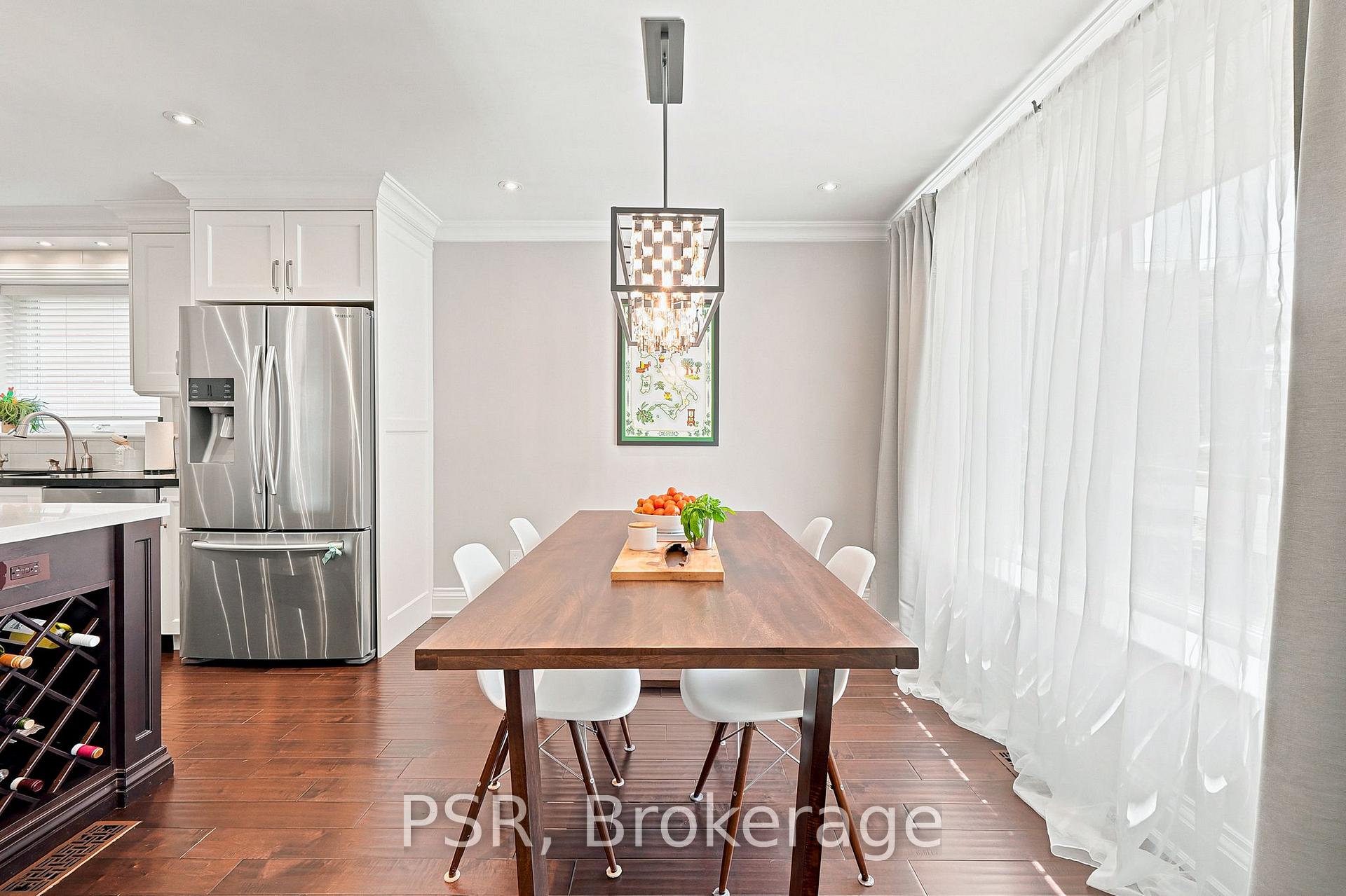 Photo 11 of 61 Robinglade Drive, Etobicoke, Eringate-Centennial-West Deane — HOMEH