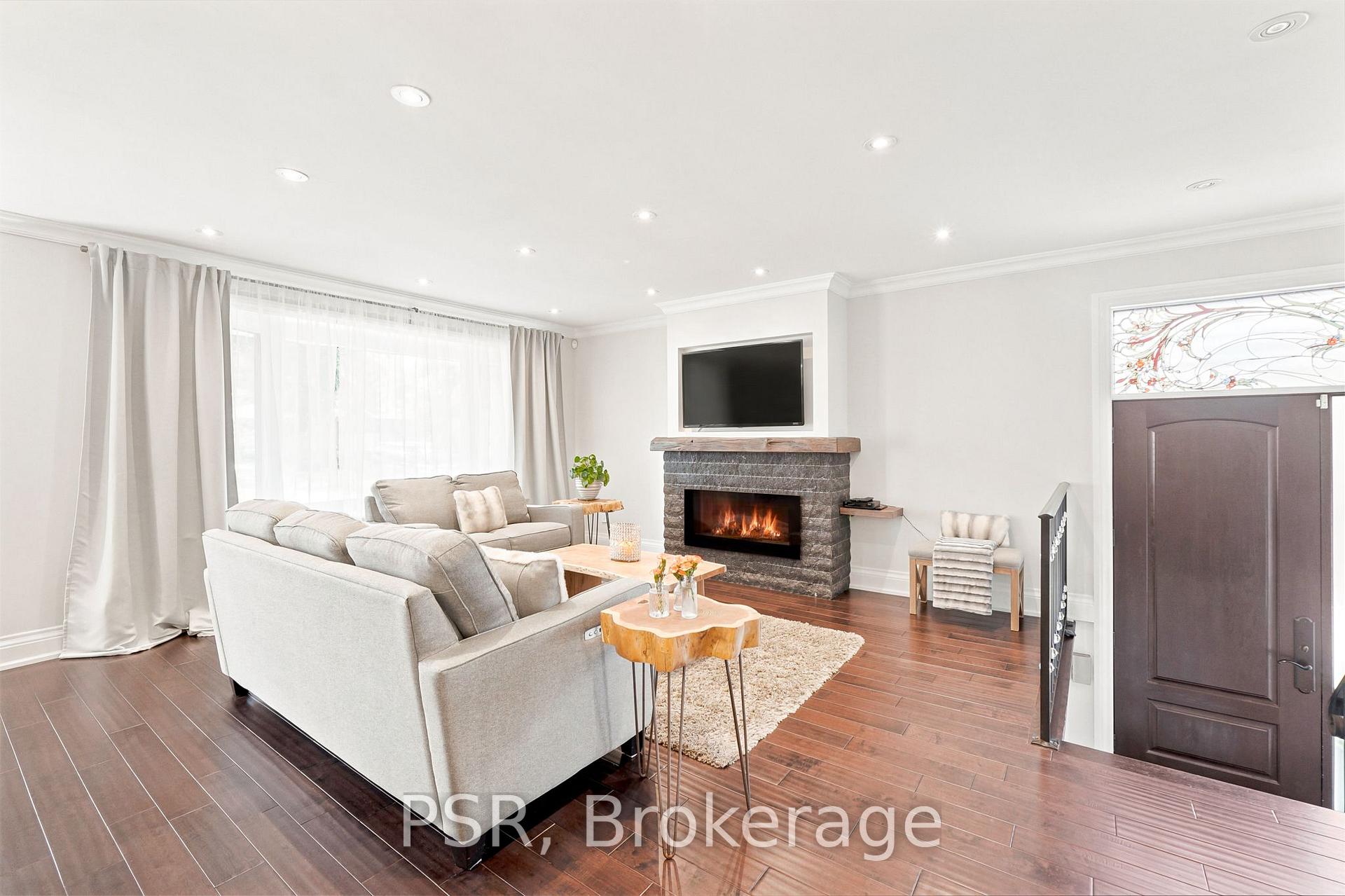 Photo 13 of 61 Robinglade Drive, Etobicoke, Eringate-Centennial-West Deane — HOMEH